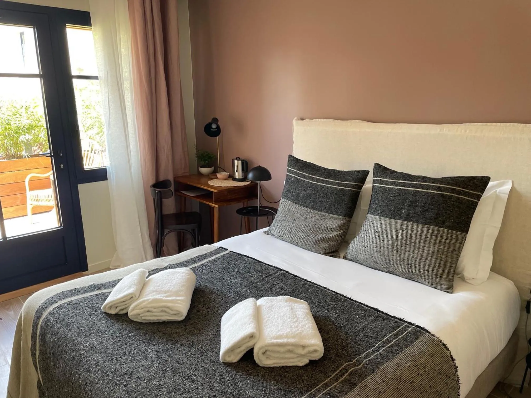 Bedroom, Bed in Le Homard Bleu