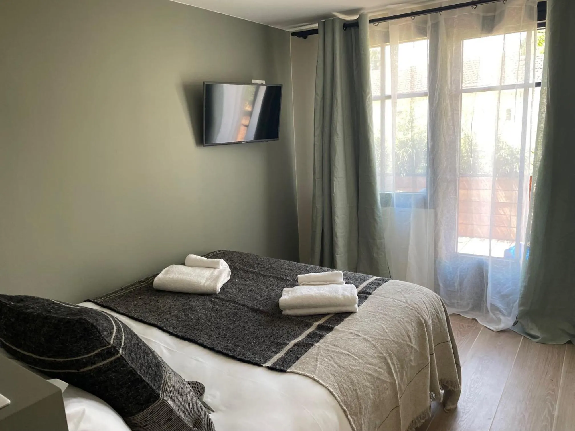 Bedroom, Bed in Le Homard Bleu