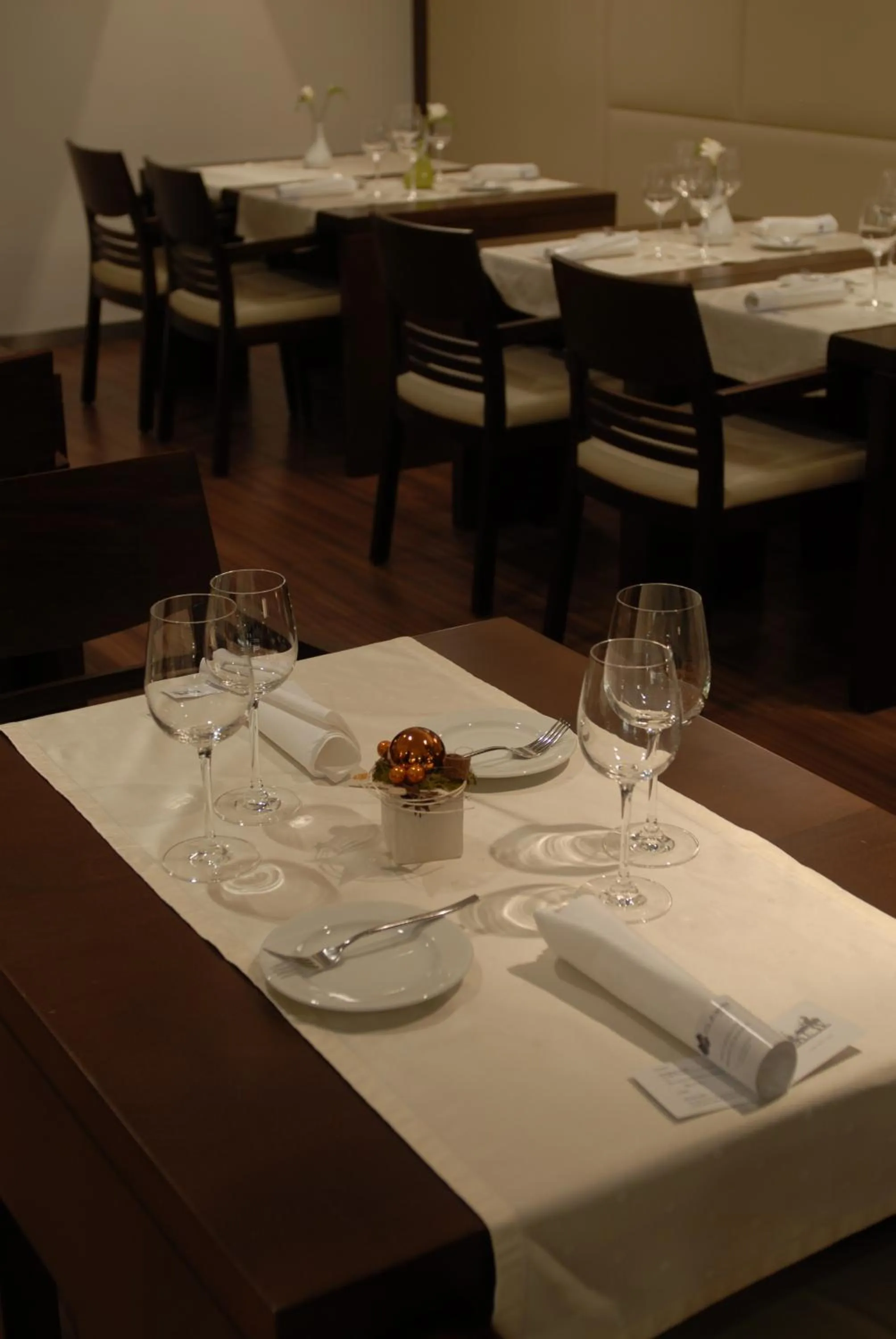 Restaurant/places to eat in Aston Hotel