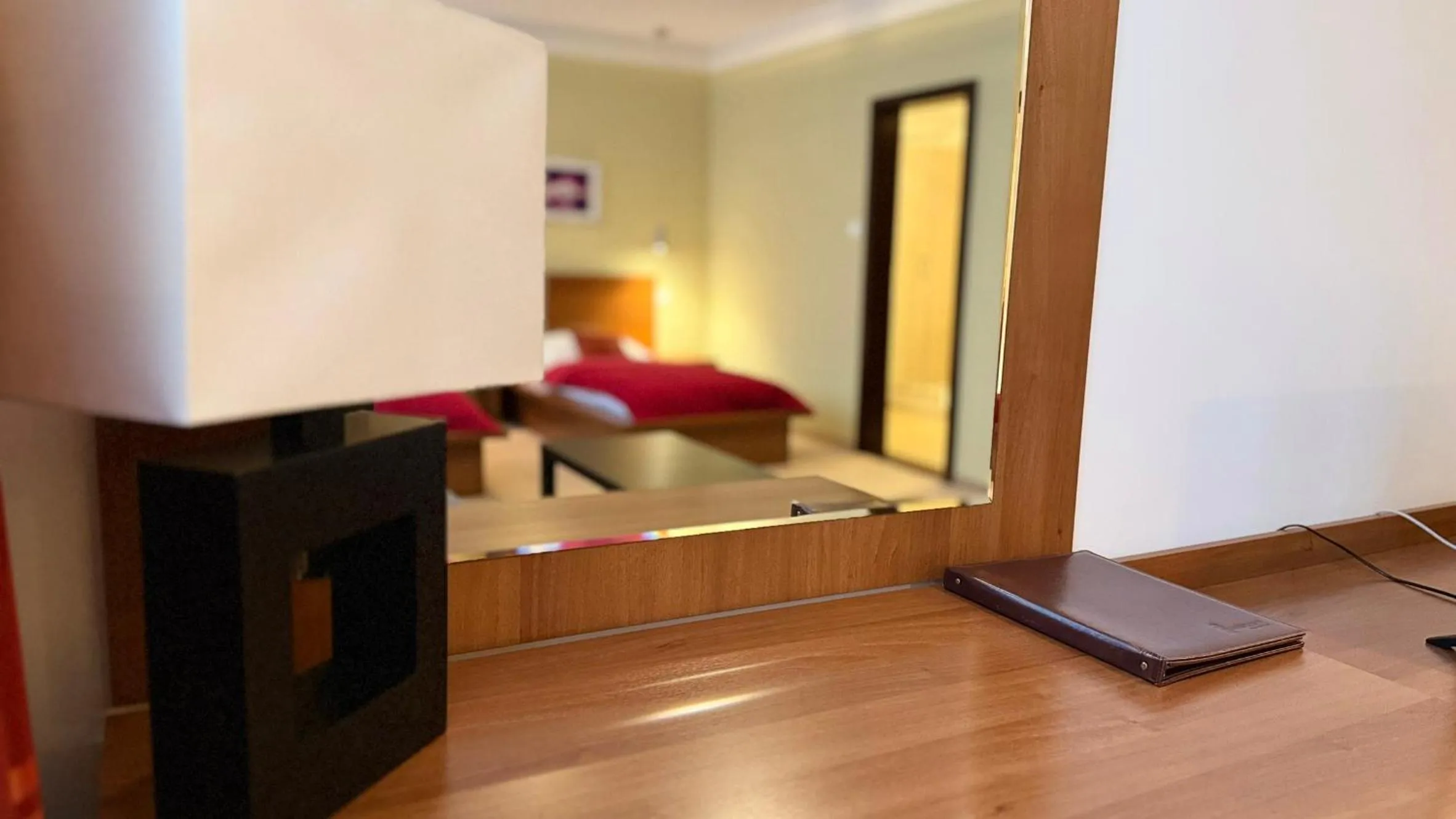 Bedroom, Bed in Aston Hotel