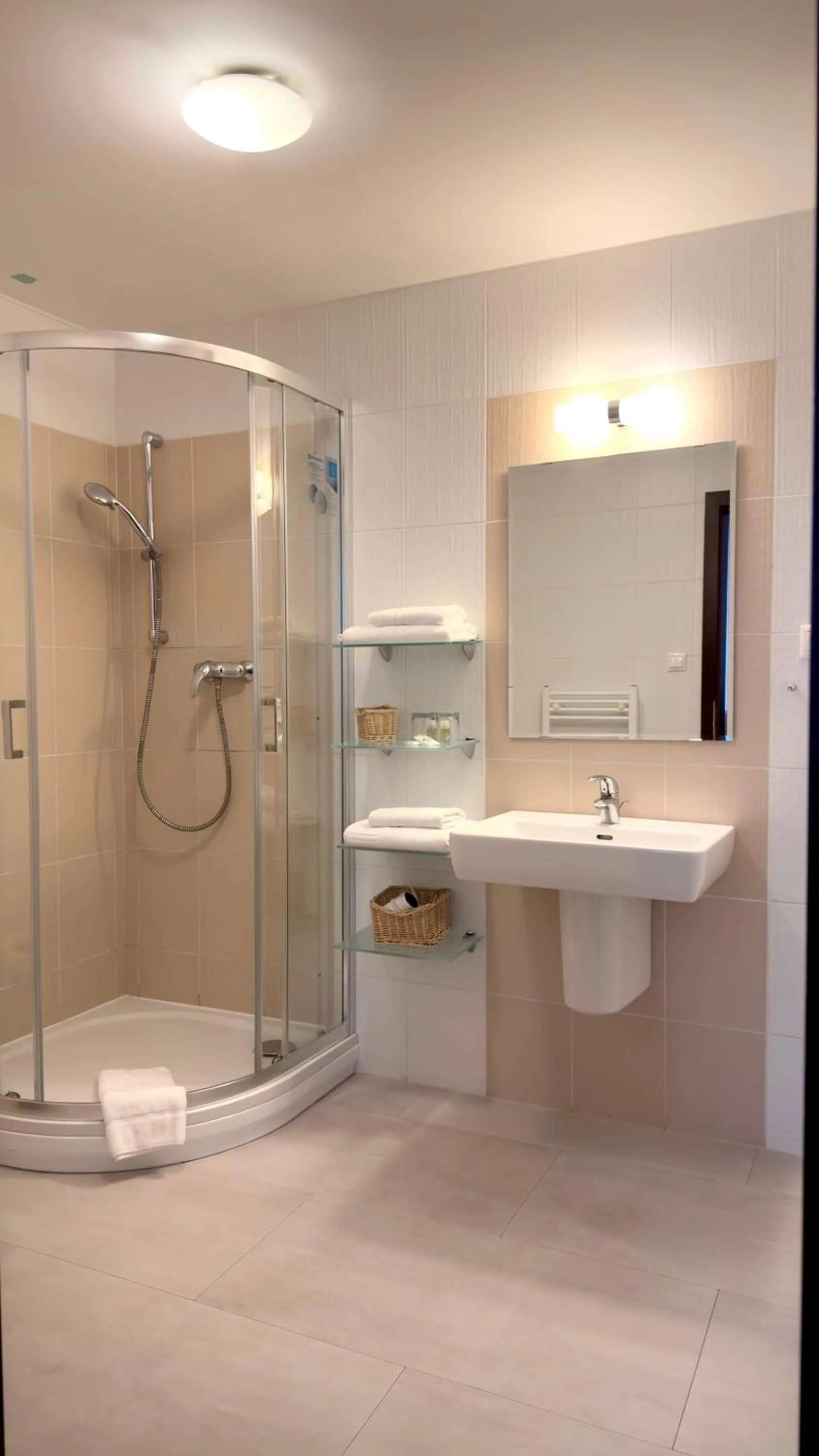 Bathroom in Aston Hotel