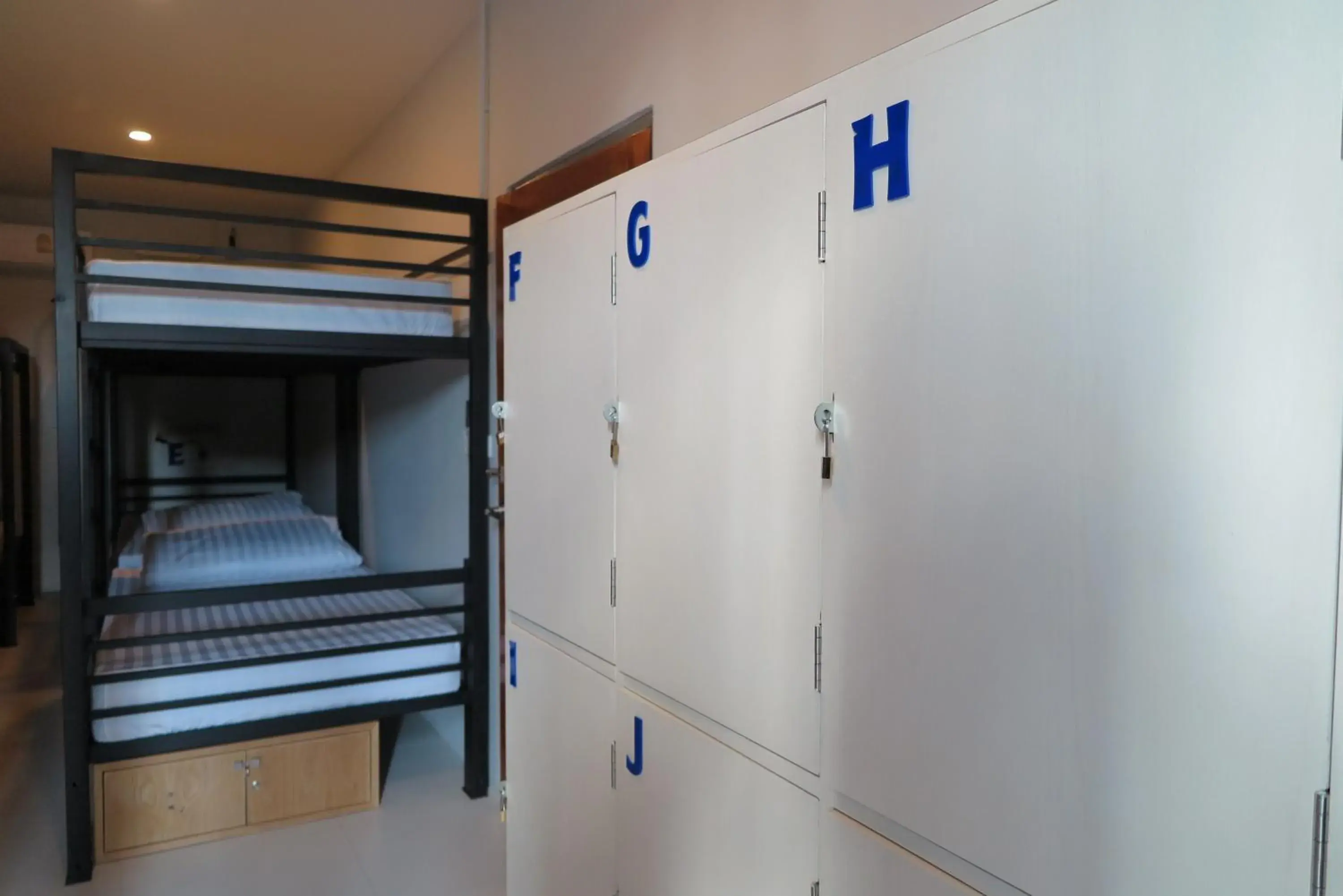 Bed in 12-Bed Mixed Dormitory Room in Phuket Marine Poshtel - SHA Plus Bed in 12-Bed Mixed Dormitory Room in Phuket Marine Poshtel - SHA Plus