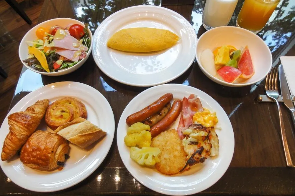 Breakfast in Ambassador Hanoi Hotel & Spa