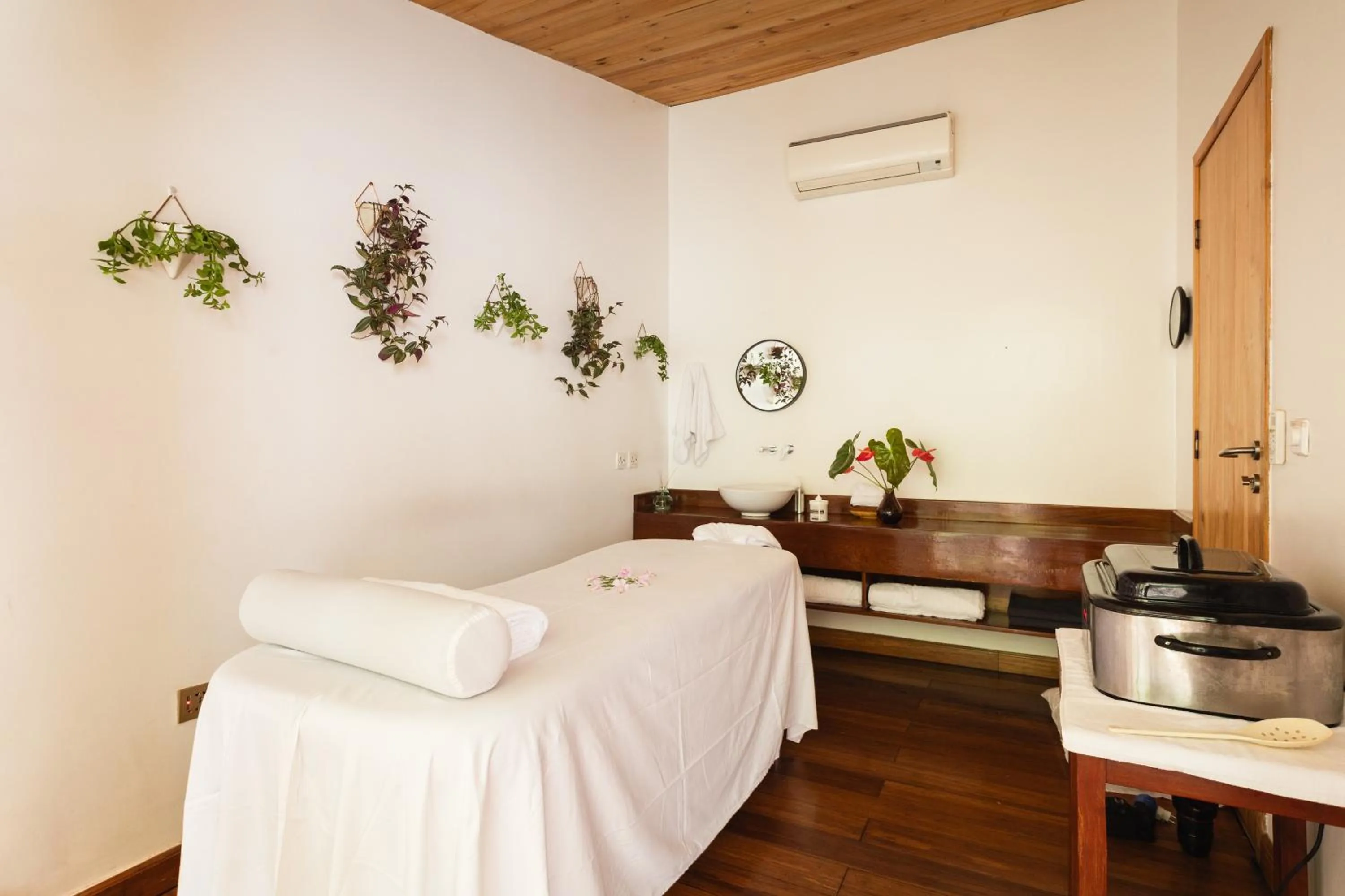 Spa and wellness centre/facilities, Bed in Hemingways Retreat Kigali