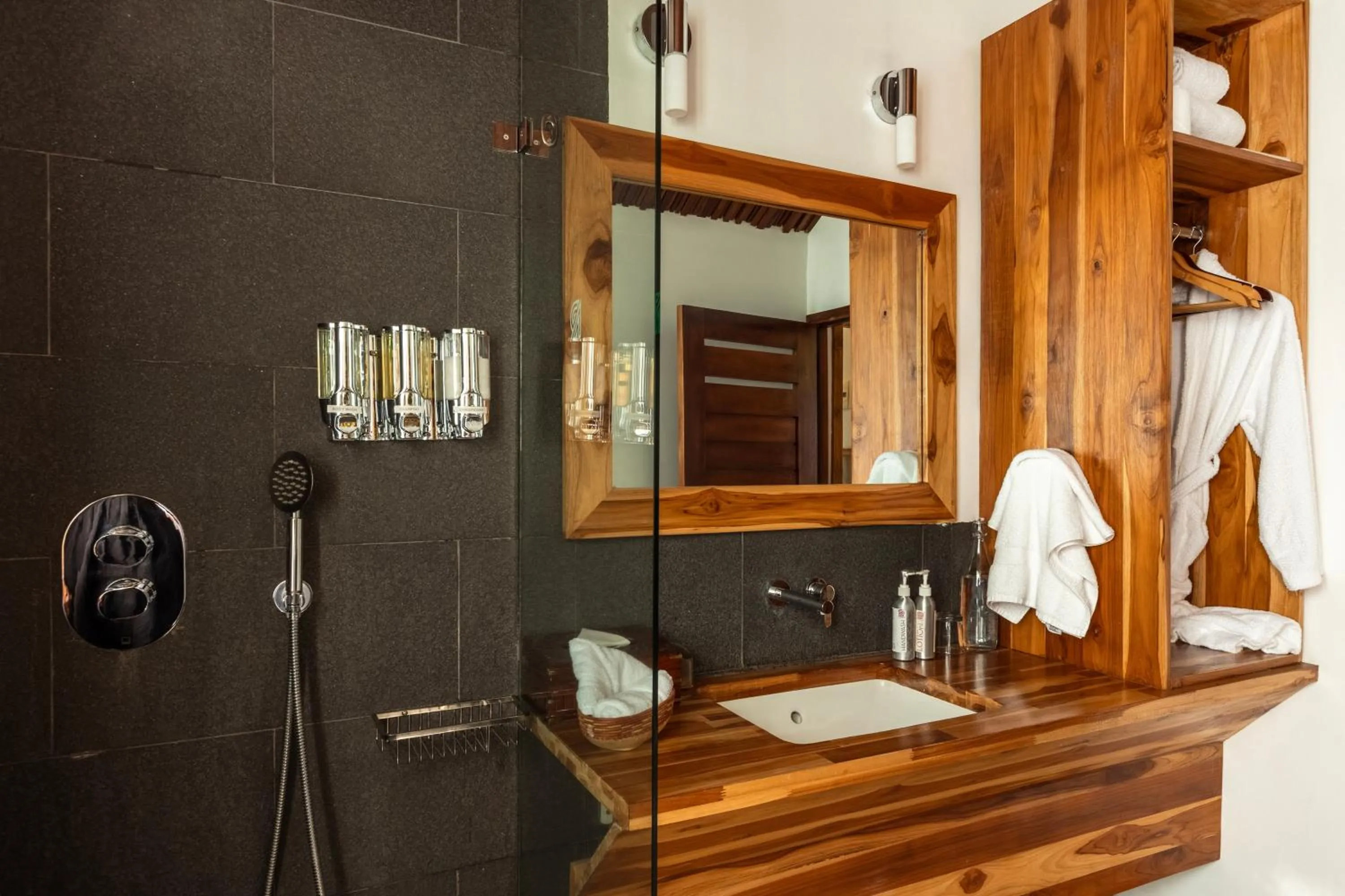 Shower in Hemingways Retreat Kigali