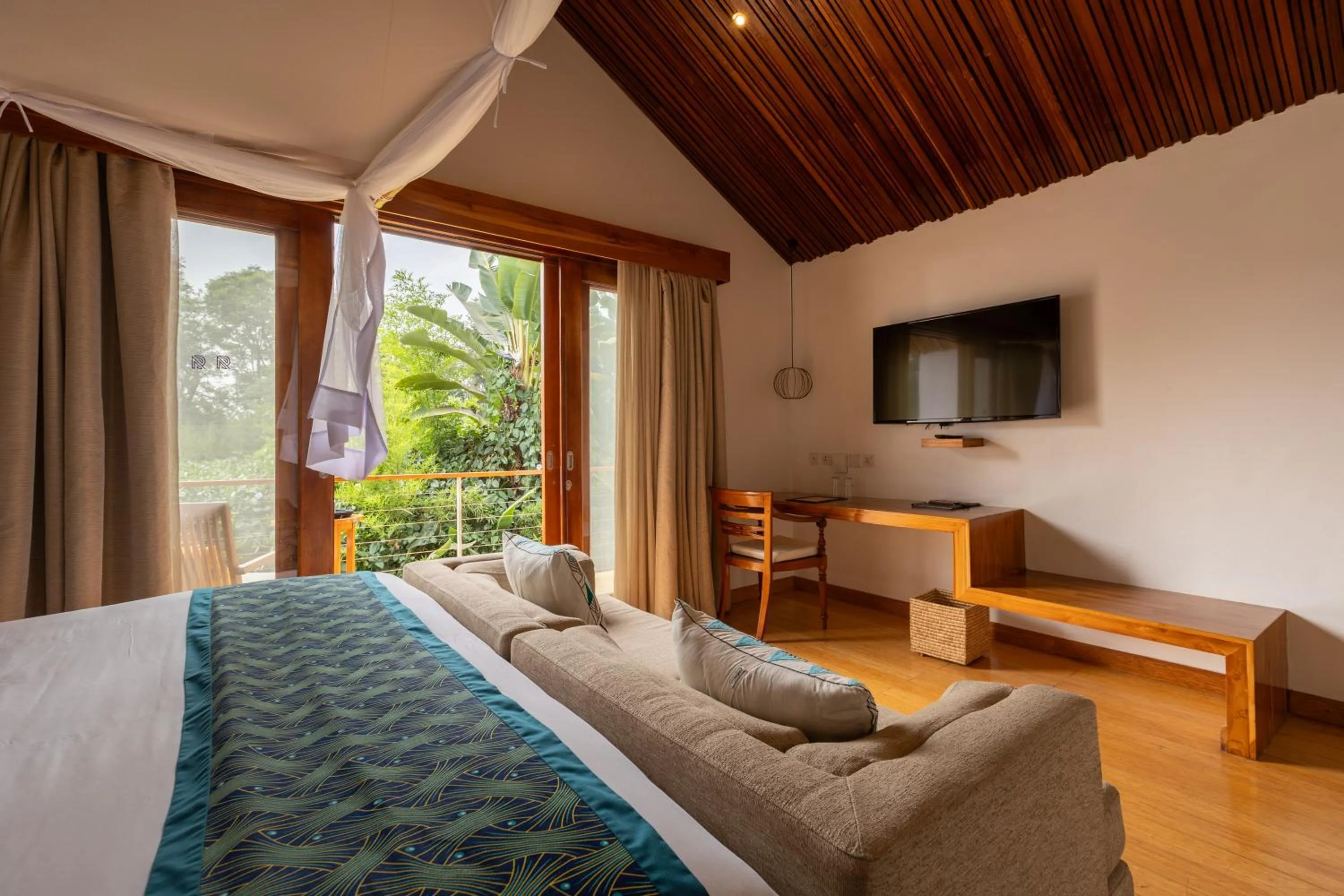 Bed in Hemingways Retreat Kigali