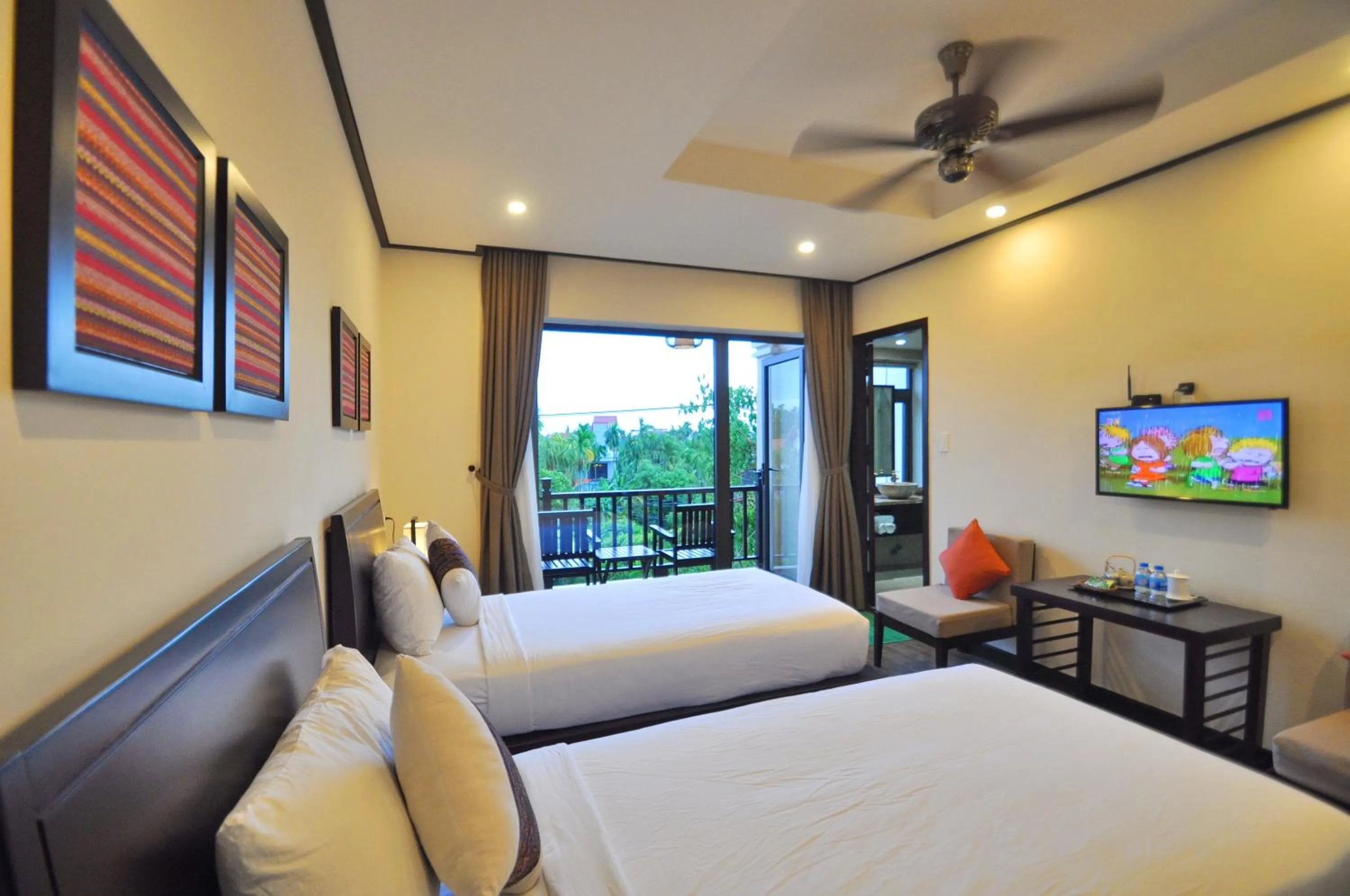 Photo of the whole room, Bed in The Quin Riverside Villa