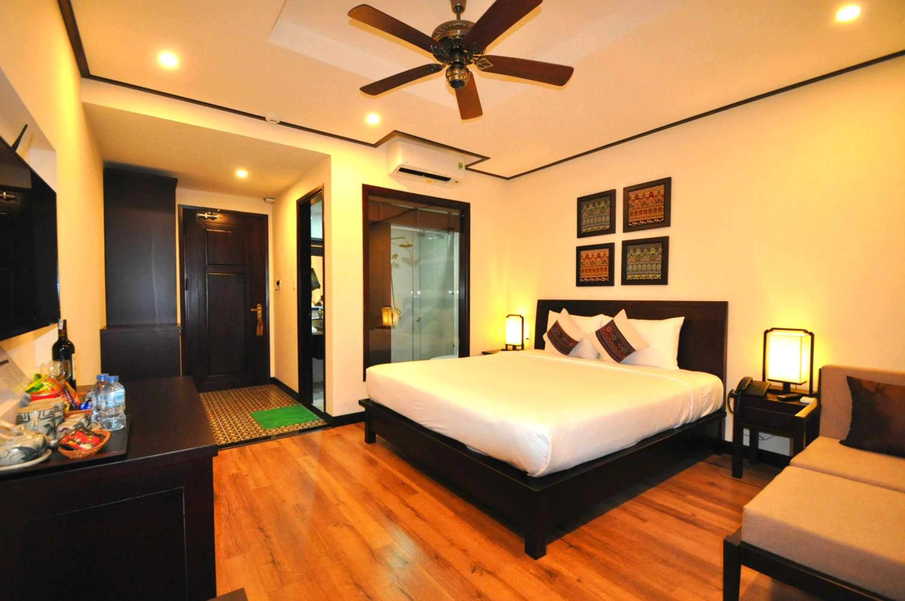 Photo of the whole room, Bed in The Quin Riverside Villa