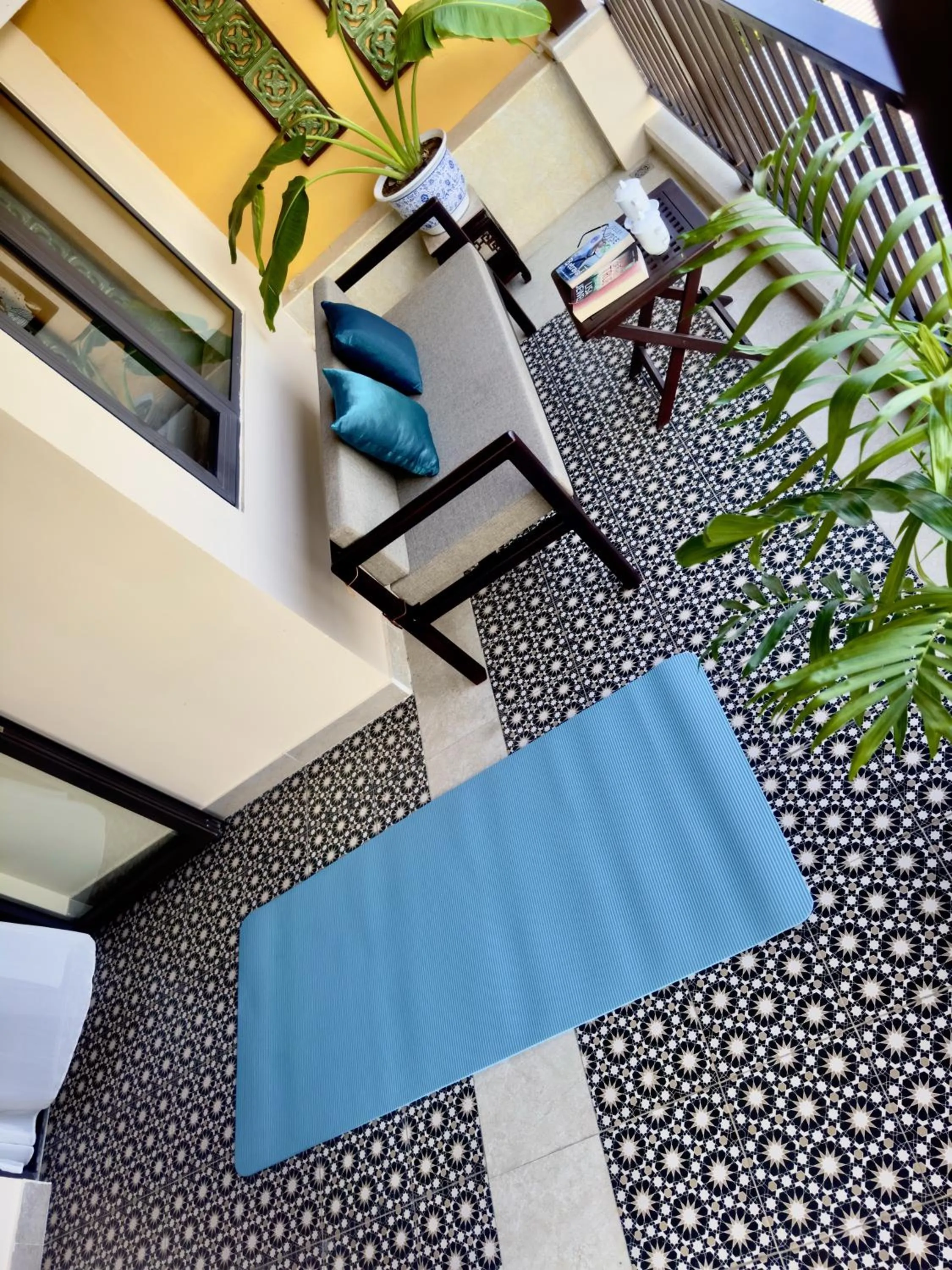 Seating area in The Quin Riverside Villa