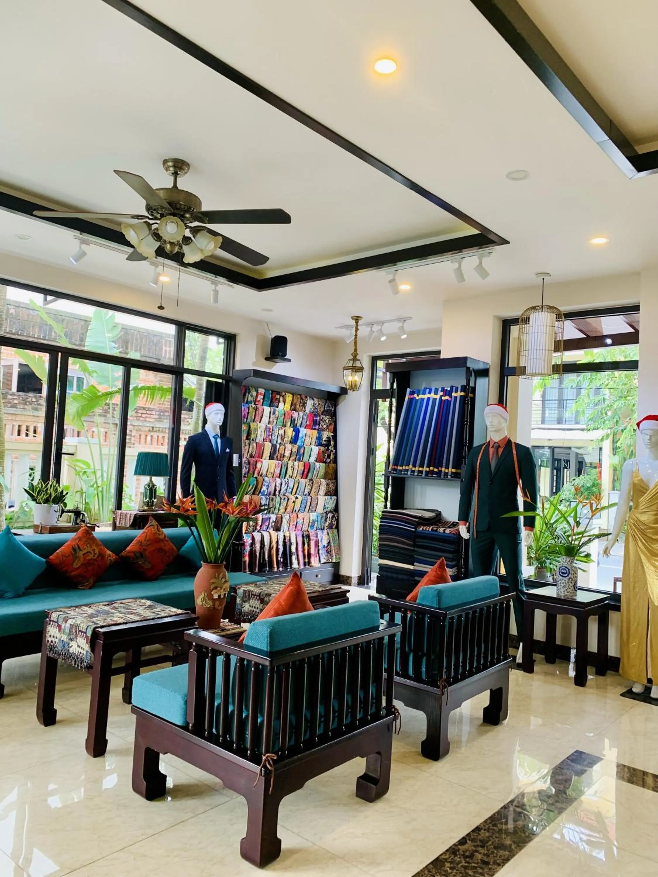 Communal lounge/ TV room in The Quin Riverside Villa