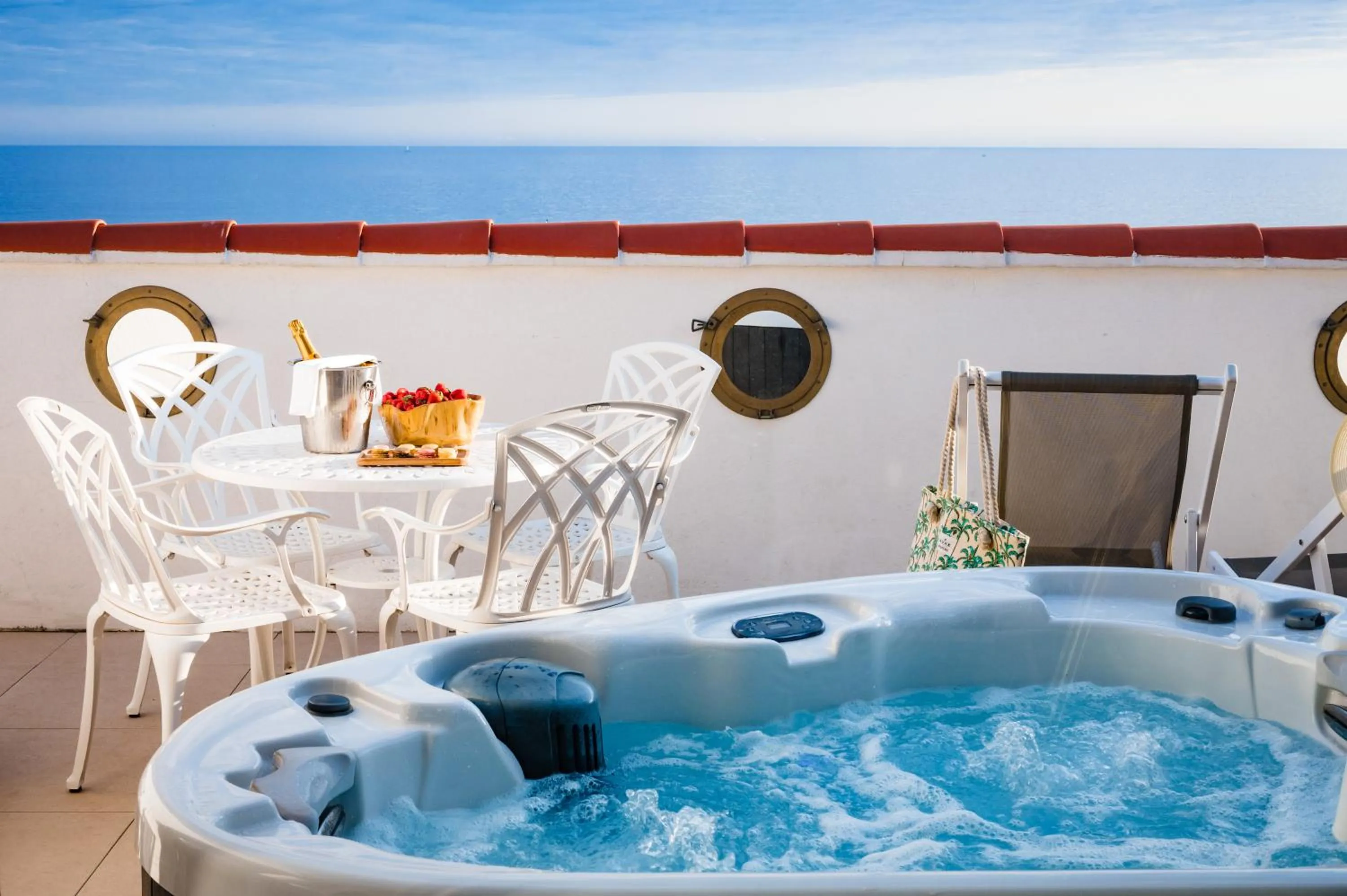 Grand Hotel Des Sablettes Plage, Curio Collection By Hilton