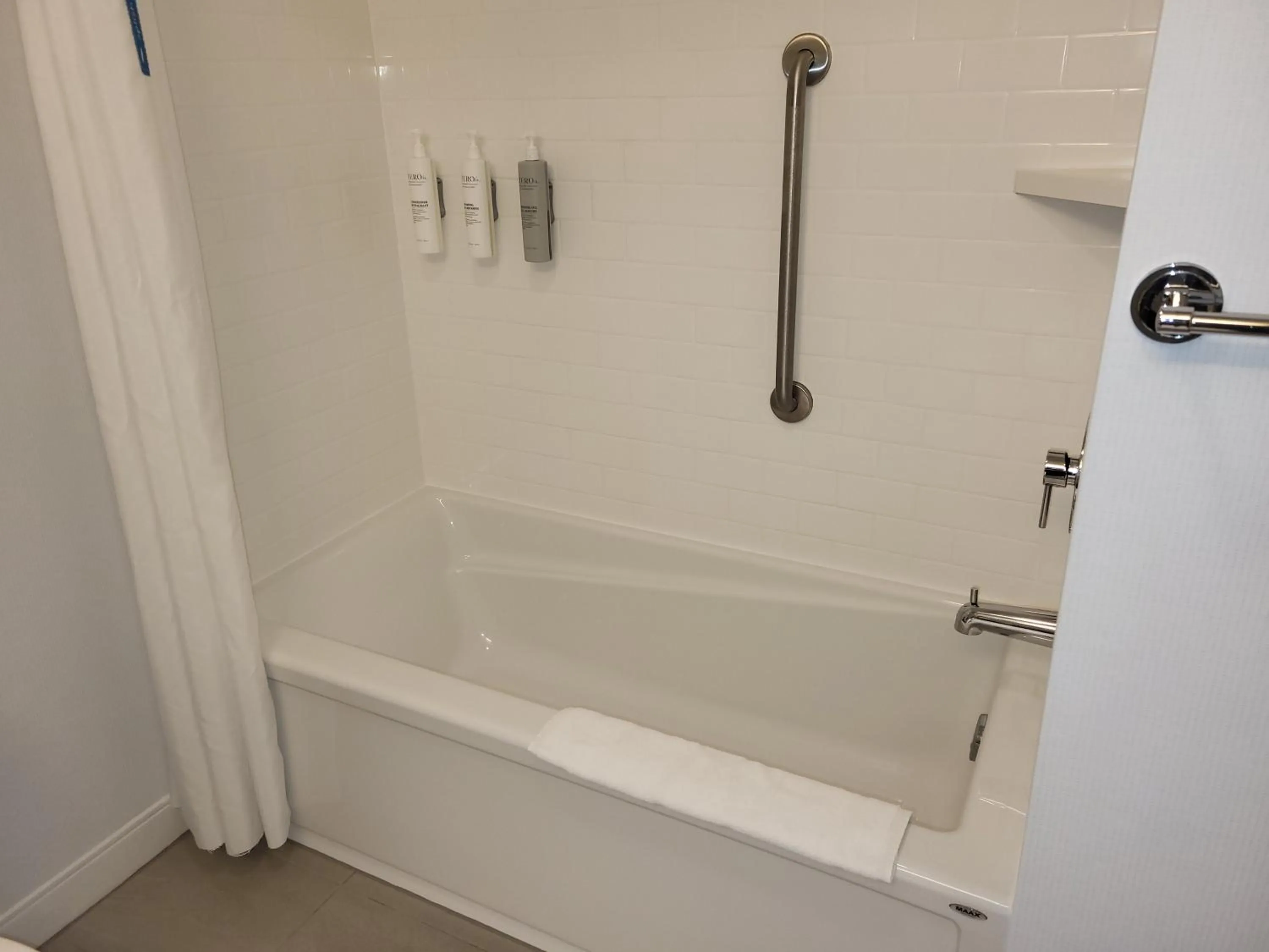 Bathroom in Hampton Inn & Suites by Hilton Quebec City Levis