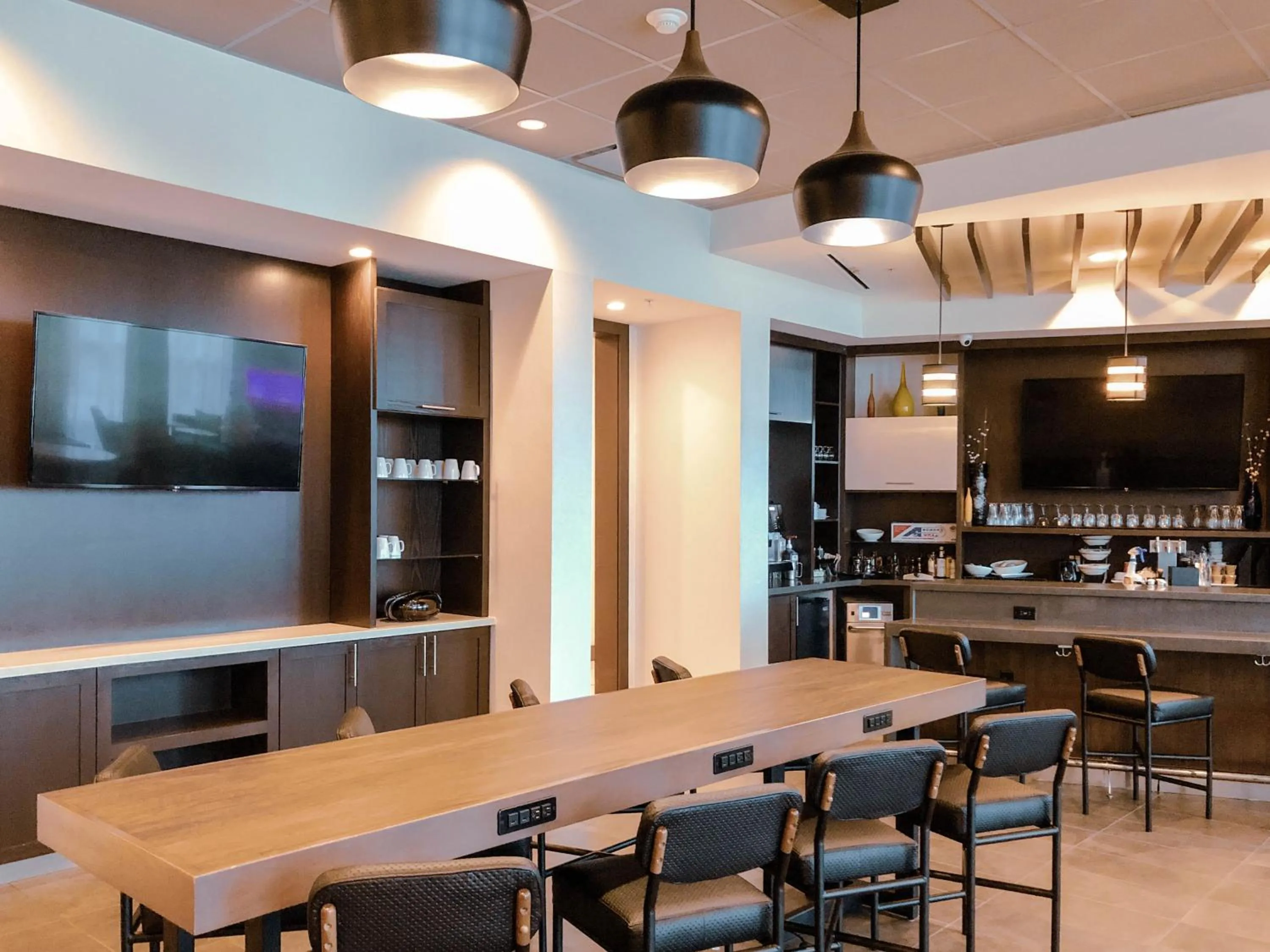 Lounge or bar in Hyatt Place Houston- Northwest/Cy-Fair