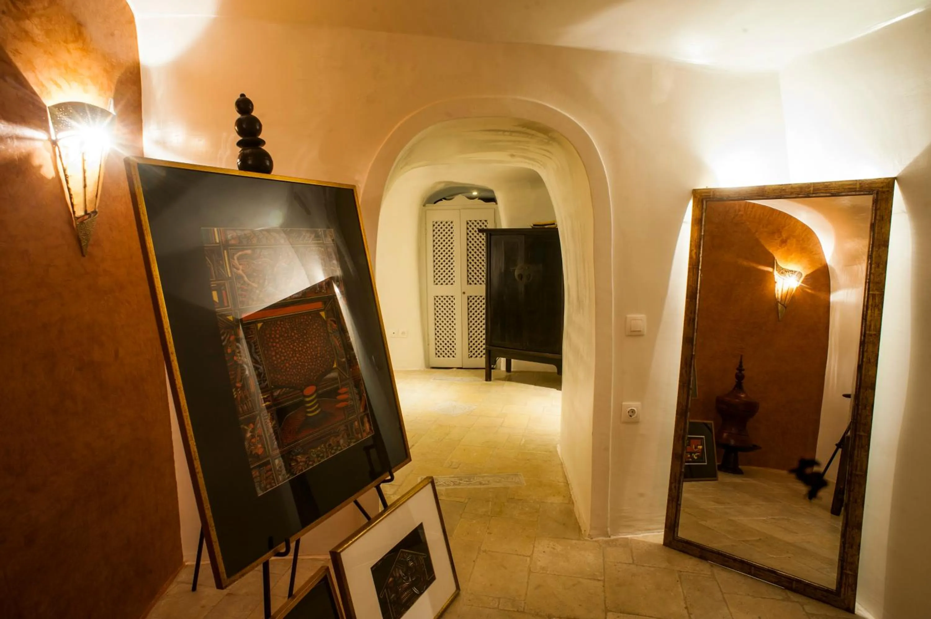 Photo of the whole room in Heliophos Boutique Caves