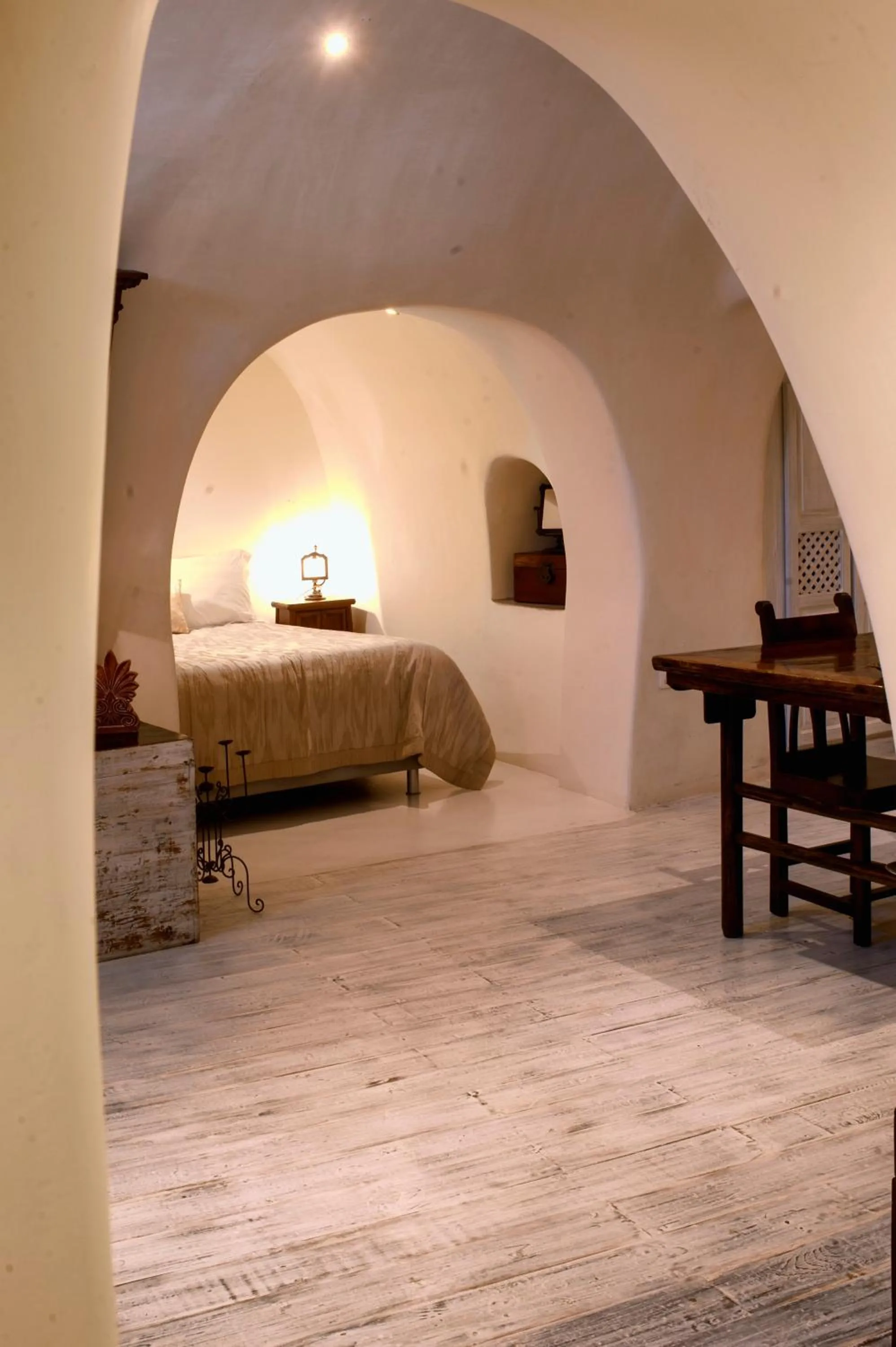Photo of the whole room, Bed in Heliophos Boutique Caves