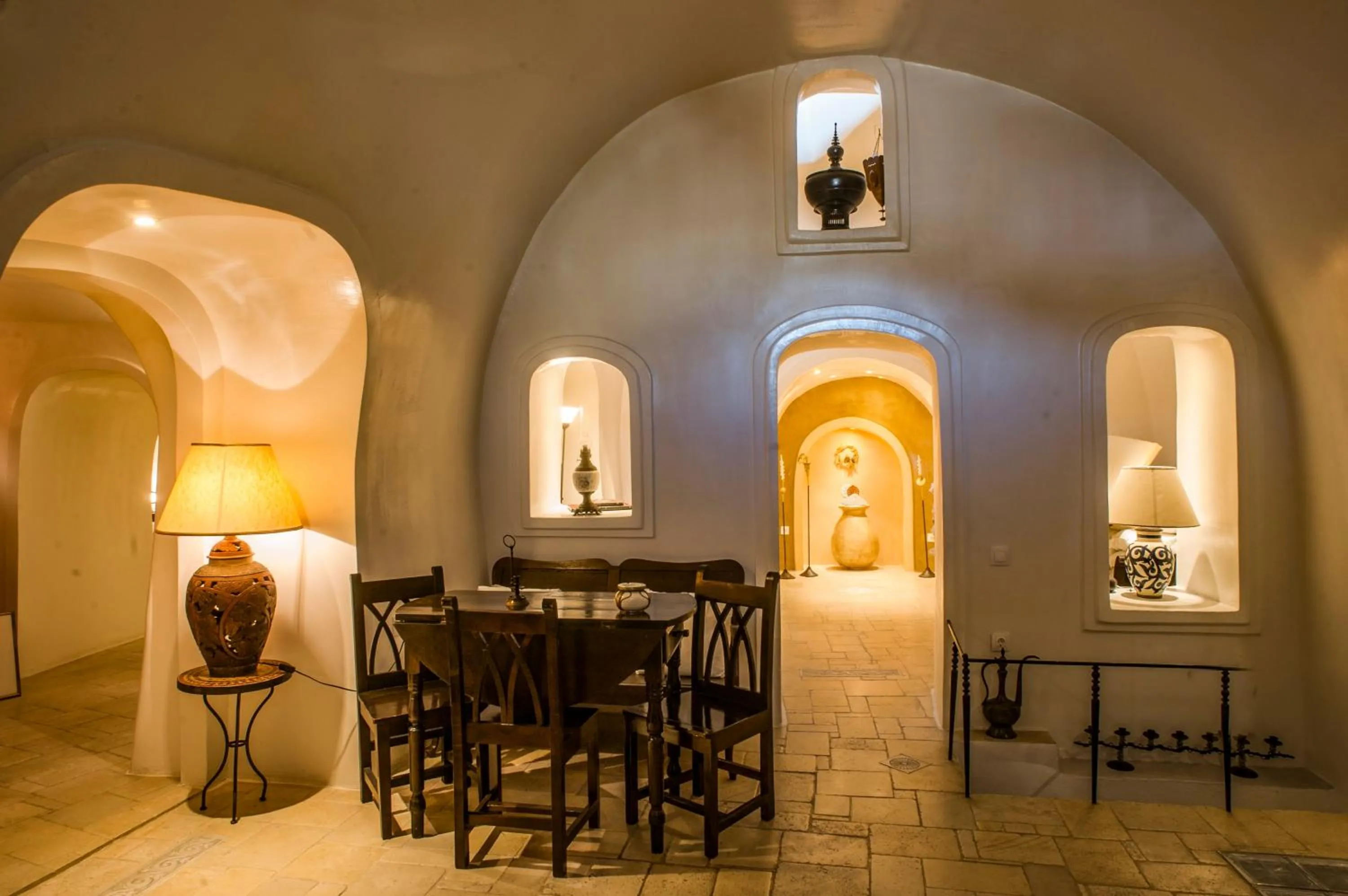 Photo of the whole room in Heliophos Boutique Caves