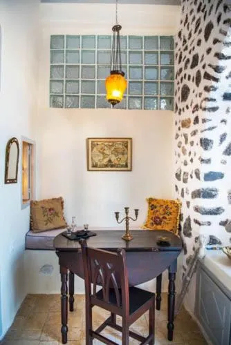 Dining area in Heliophos Boutique Caves