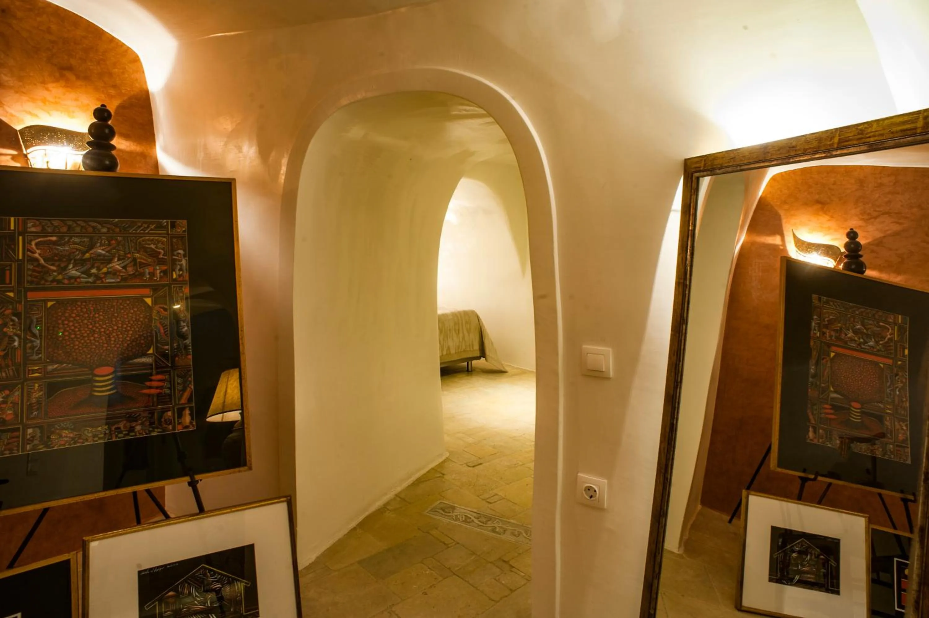 Decorative detail in Heliophos Boutique Caves