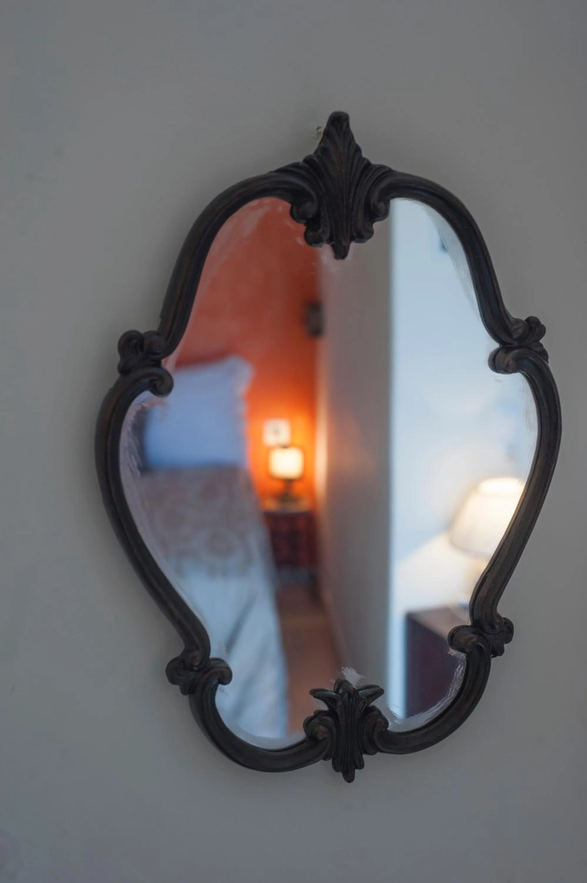 Decorative detail in Heliophos Boutique Caves