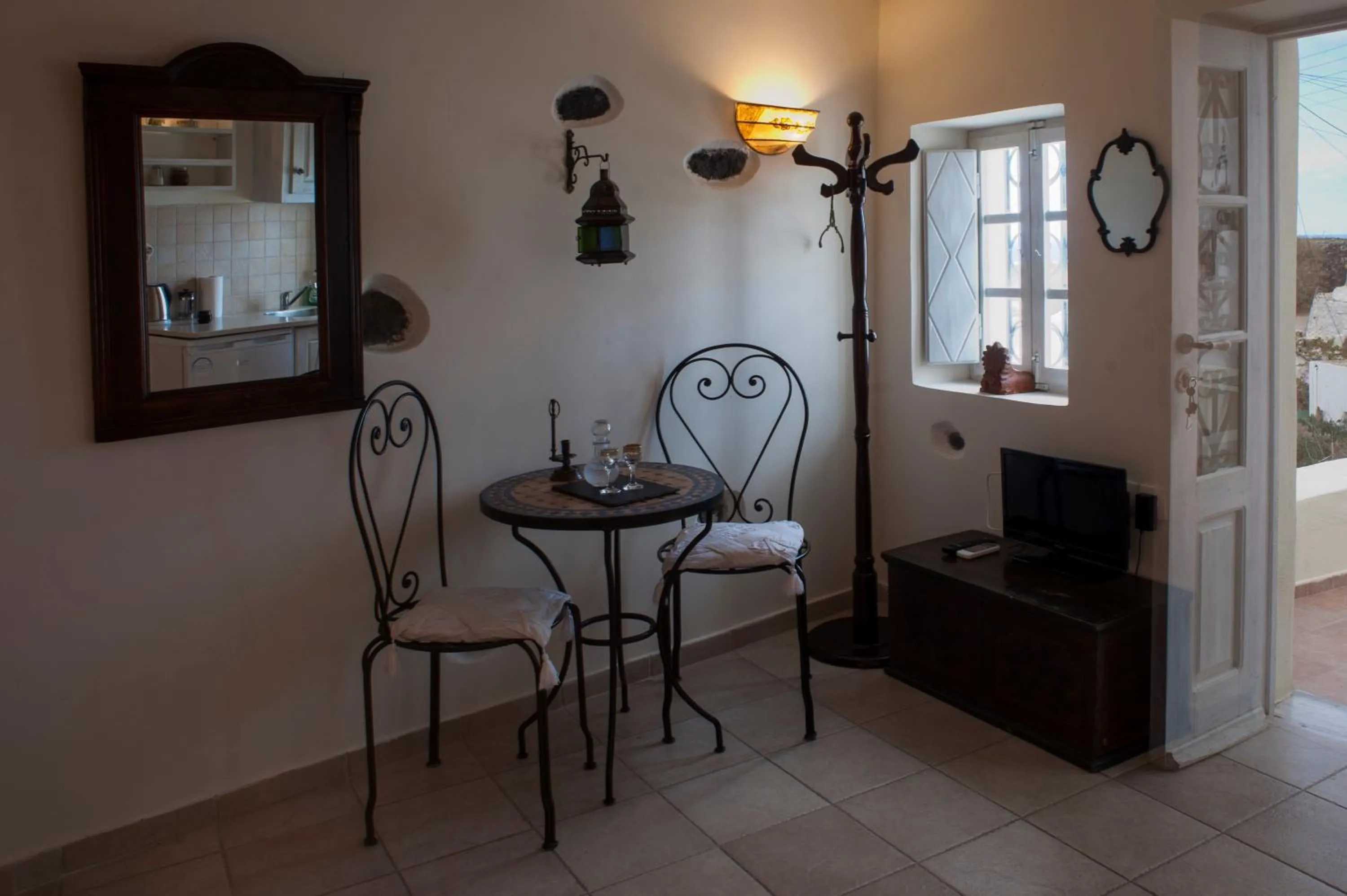 Coffee/tea facilities in Heliophos Boutique Caves