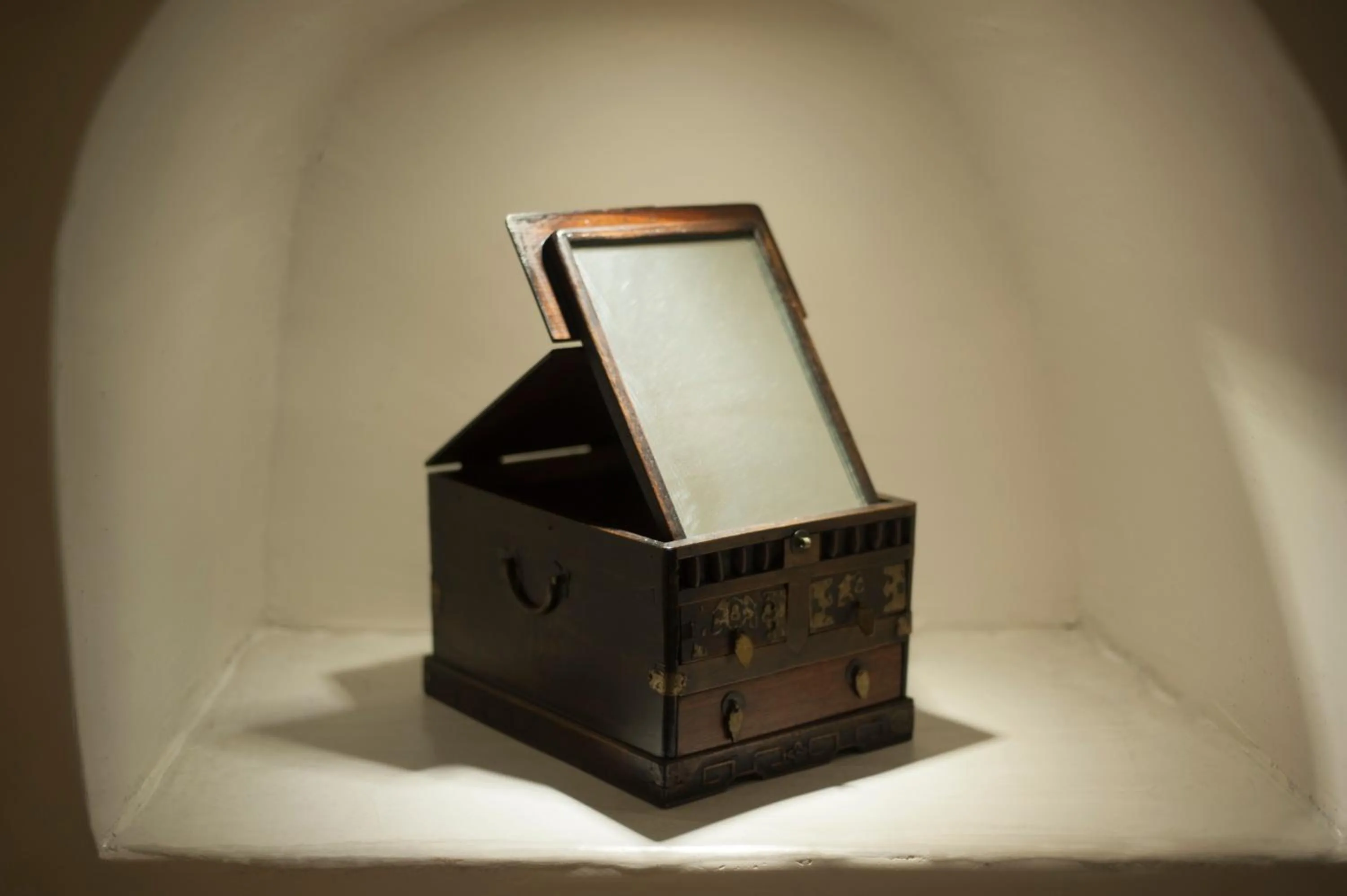 Decorative detail in Heliophos Boutique Caves