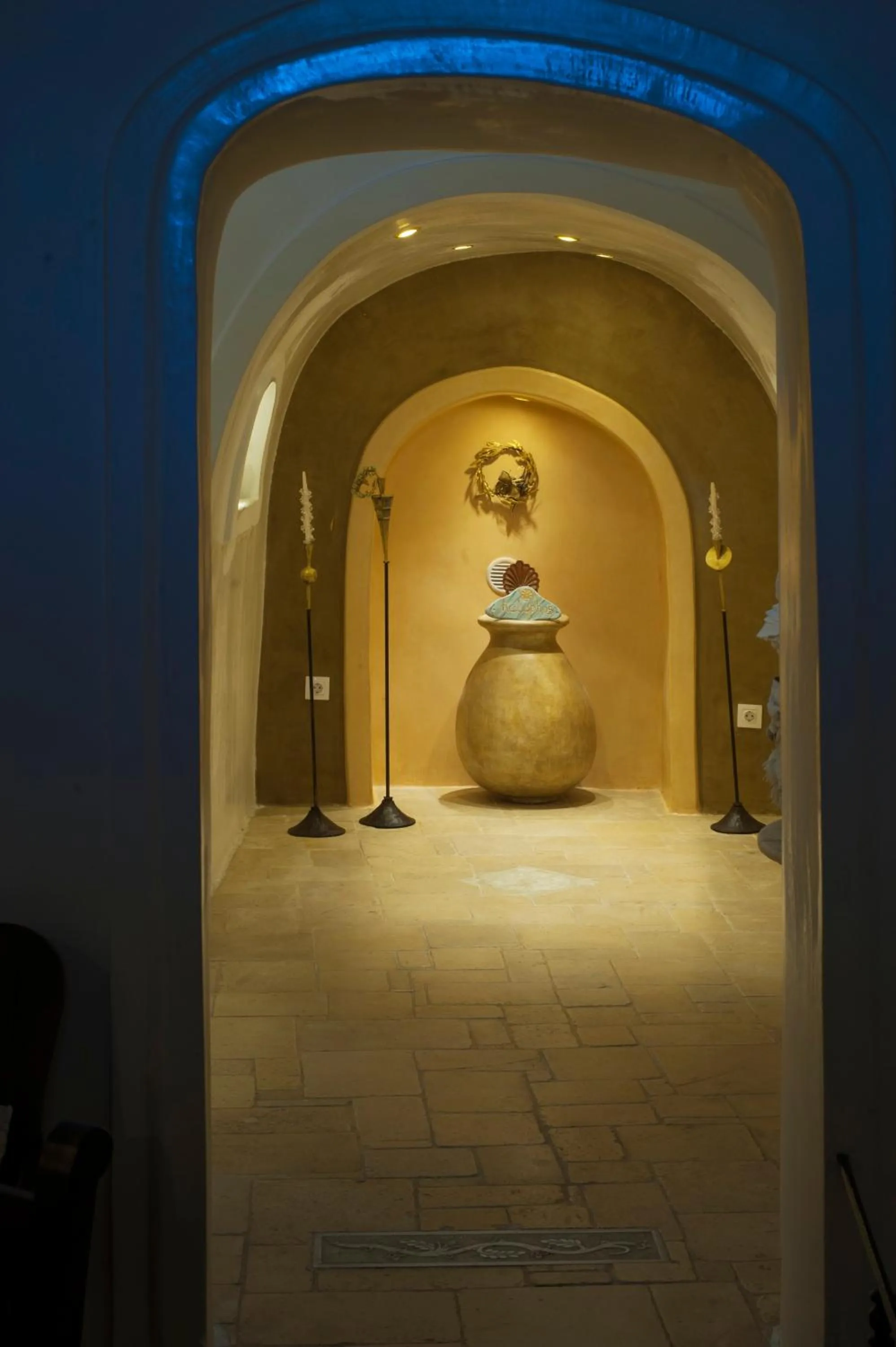 Decorative detail in Heliophos Boutique Caves