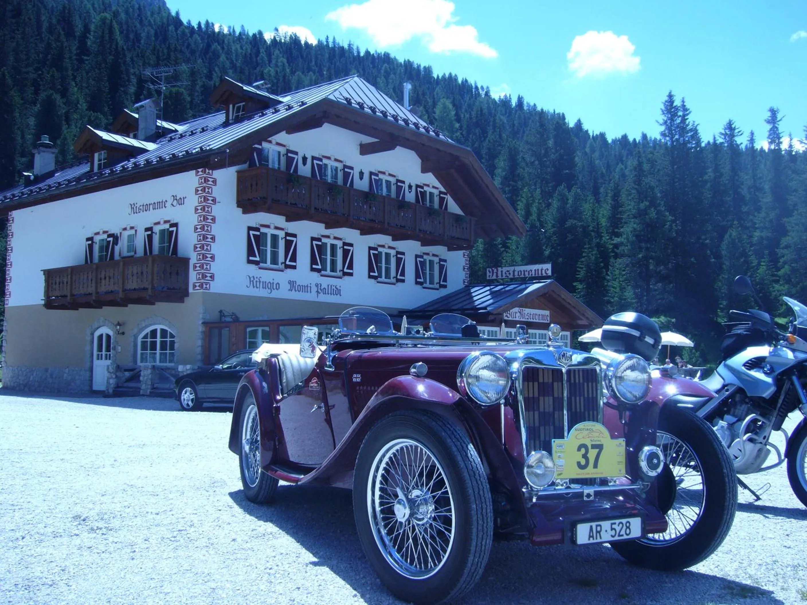 Facade/entrance in Rifugio Monti Pallidi