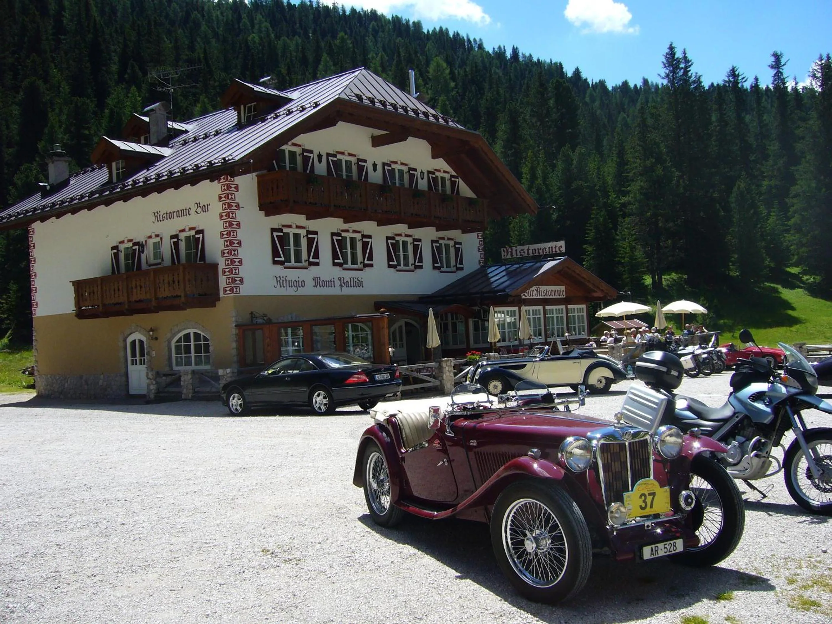 Facade/entrance in Rifugio Monti Pallidi