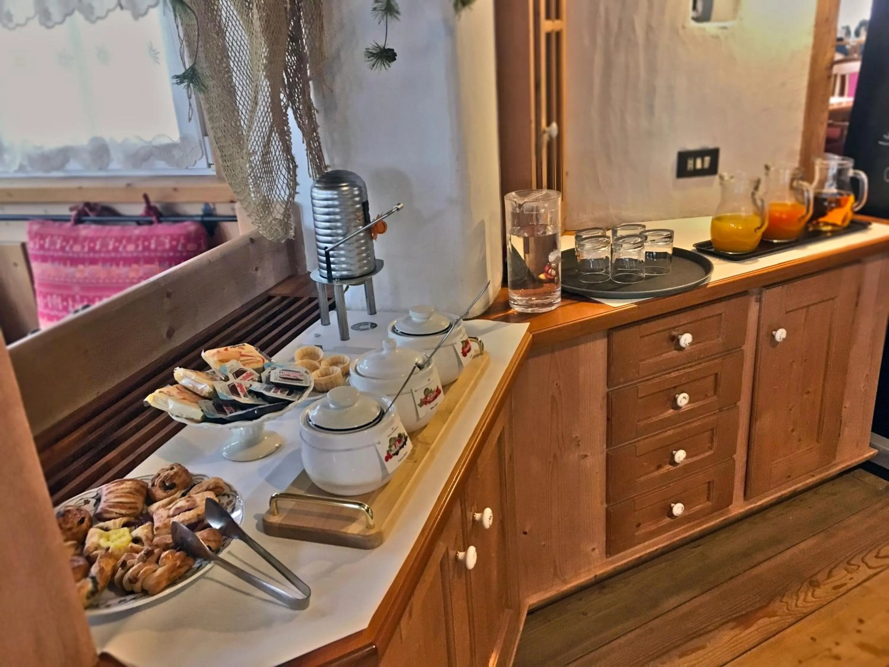 Restaurant/places to eat in Rifugio Monti Pallidi