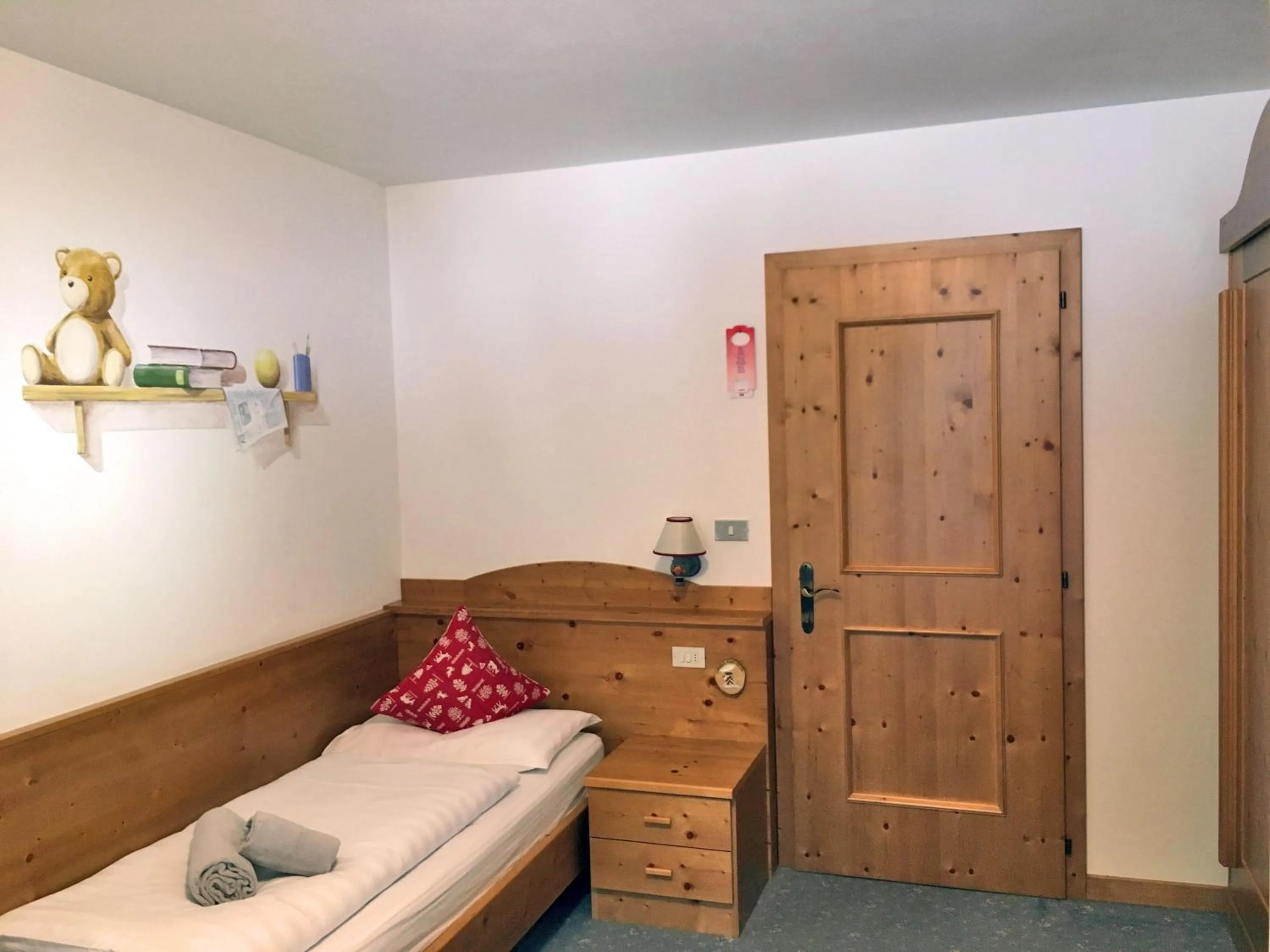 Photo of the whole room in Rifugio Monti Pallidi