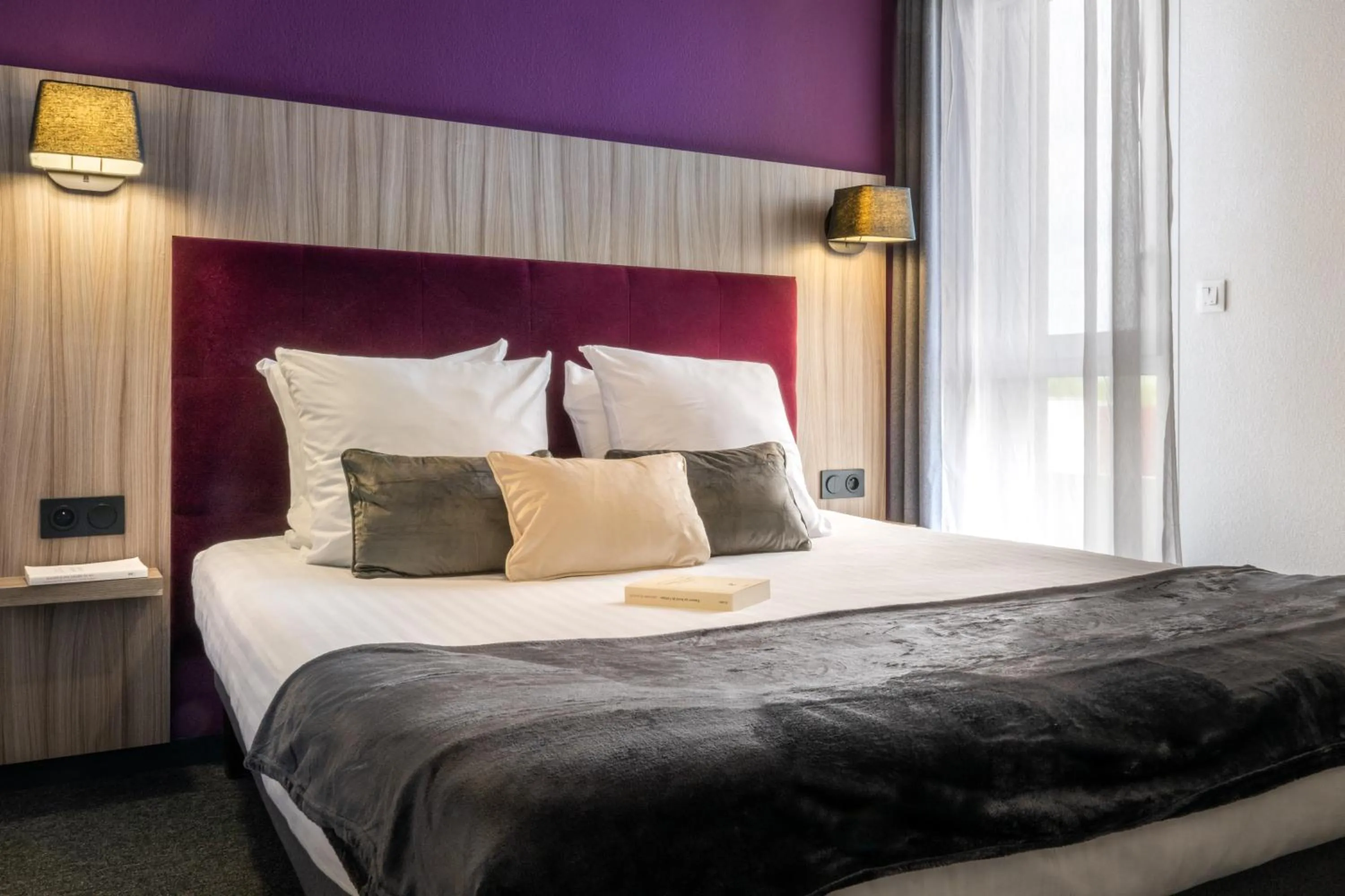 Bedroom, Bed in Nemea Appart Hotel Stadium Bordeaux aéroport