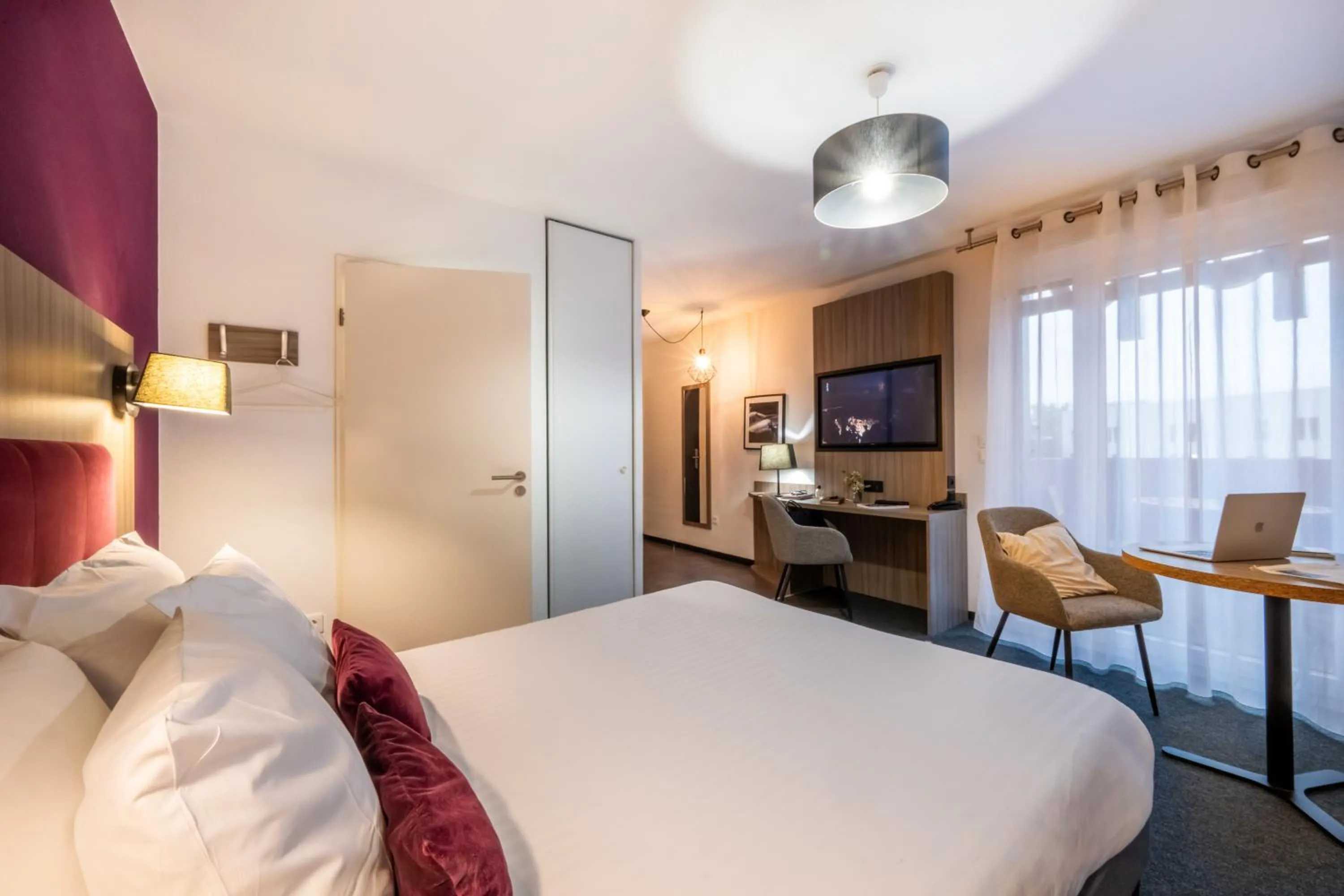 Bedroom, Bed in Nemea Appart Hotel Stadium Bordeaux aéroport