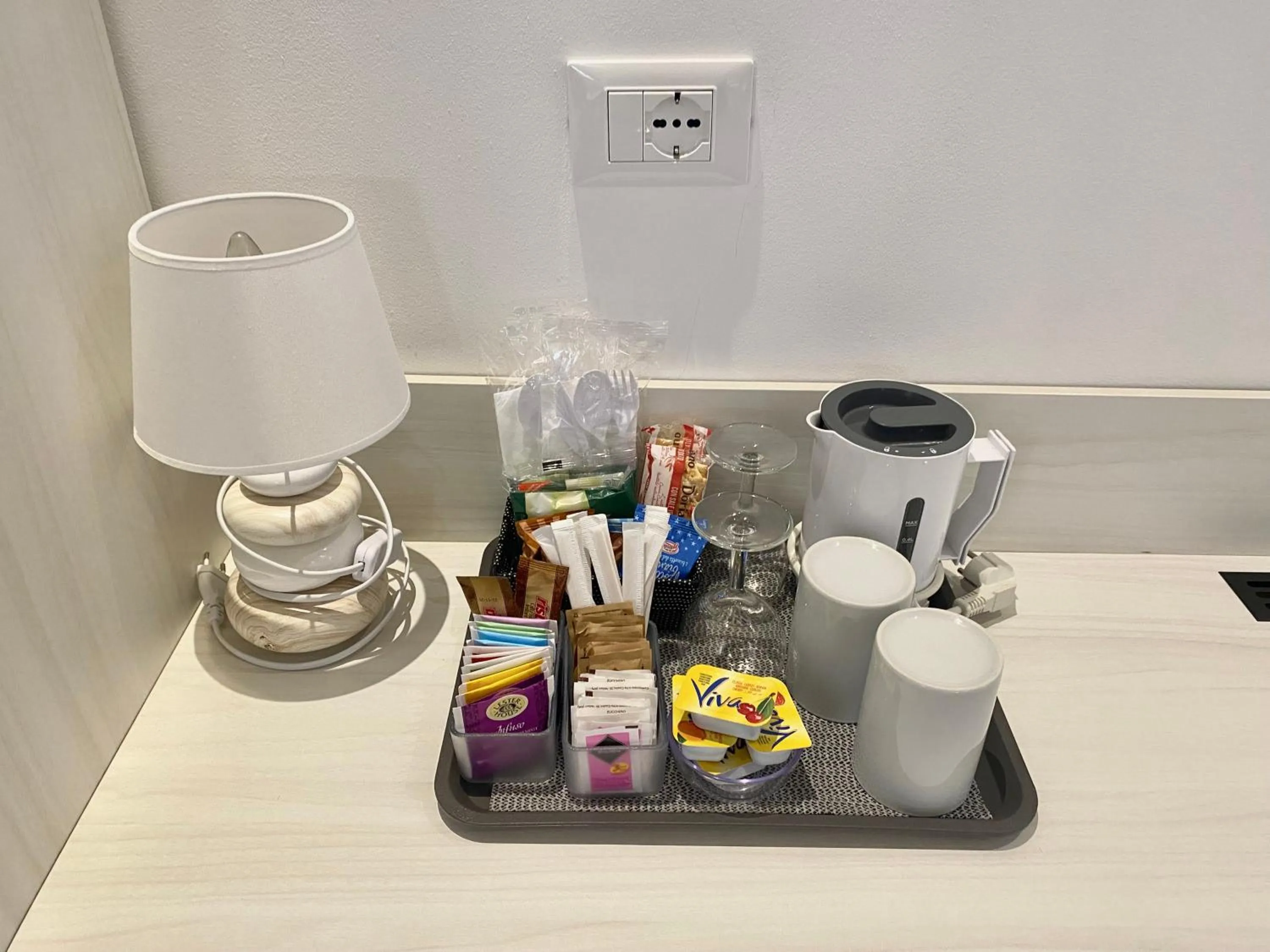 Coffee/tea facilities in Legends