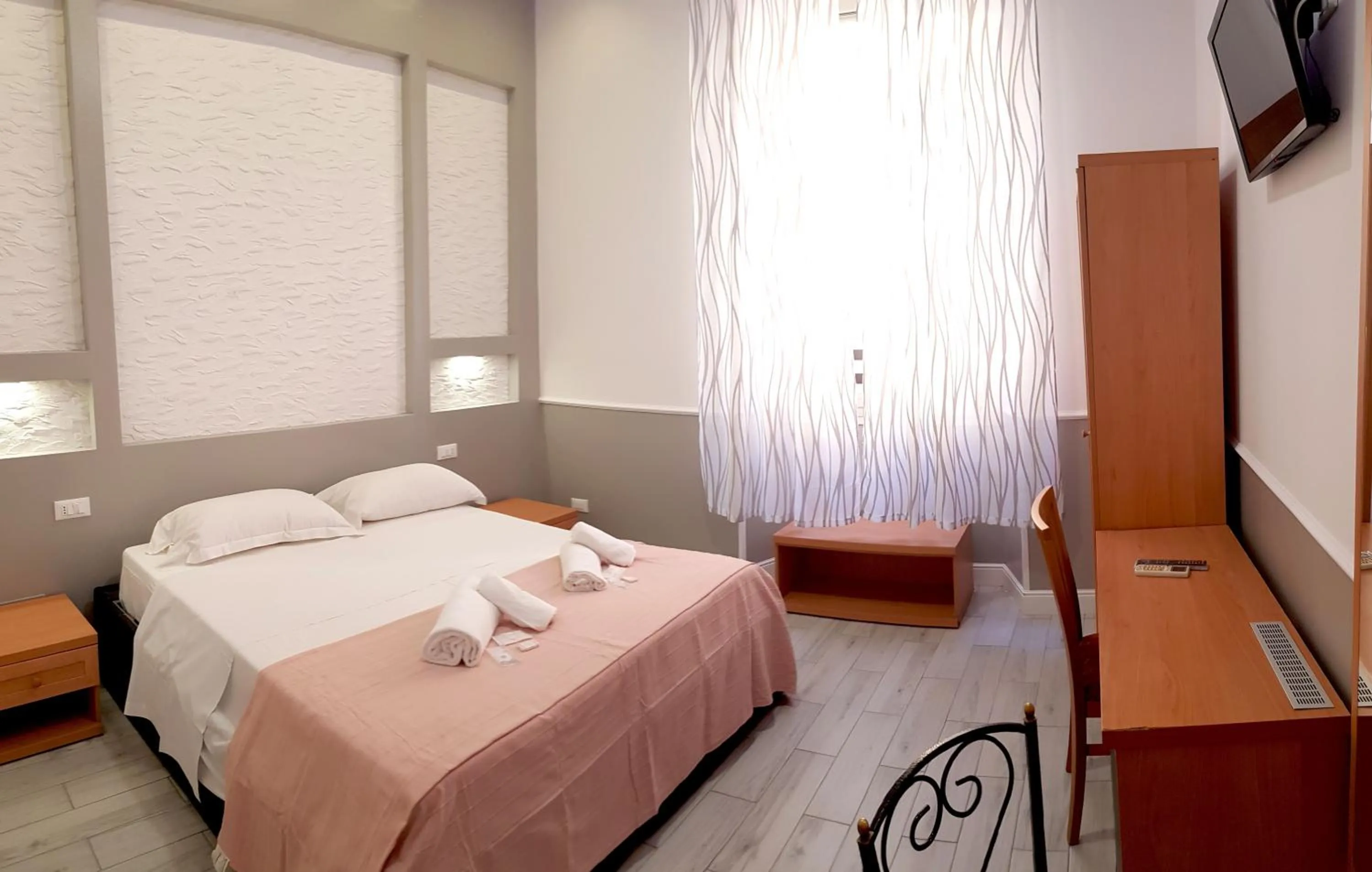 Bedroom, Bed in Legends