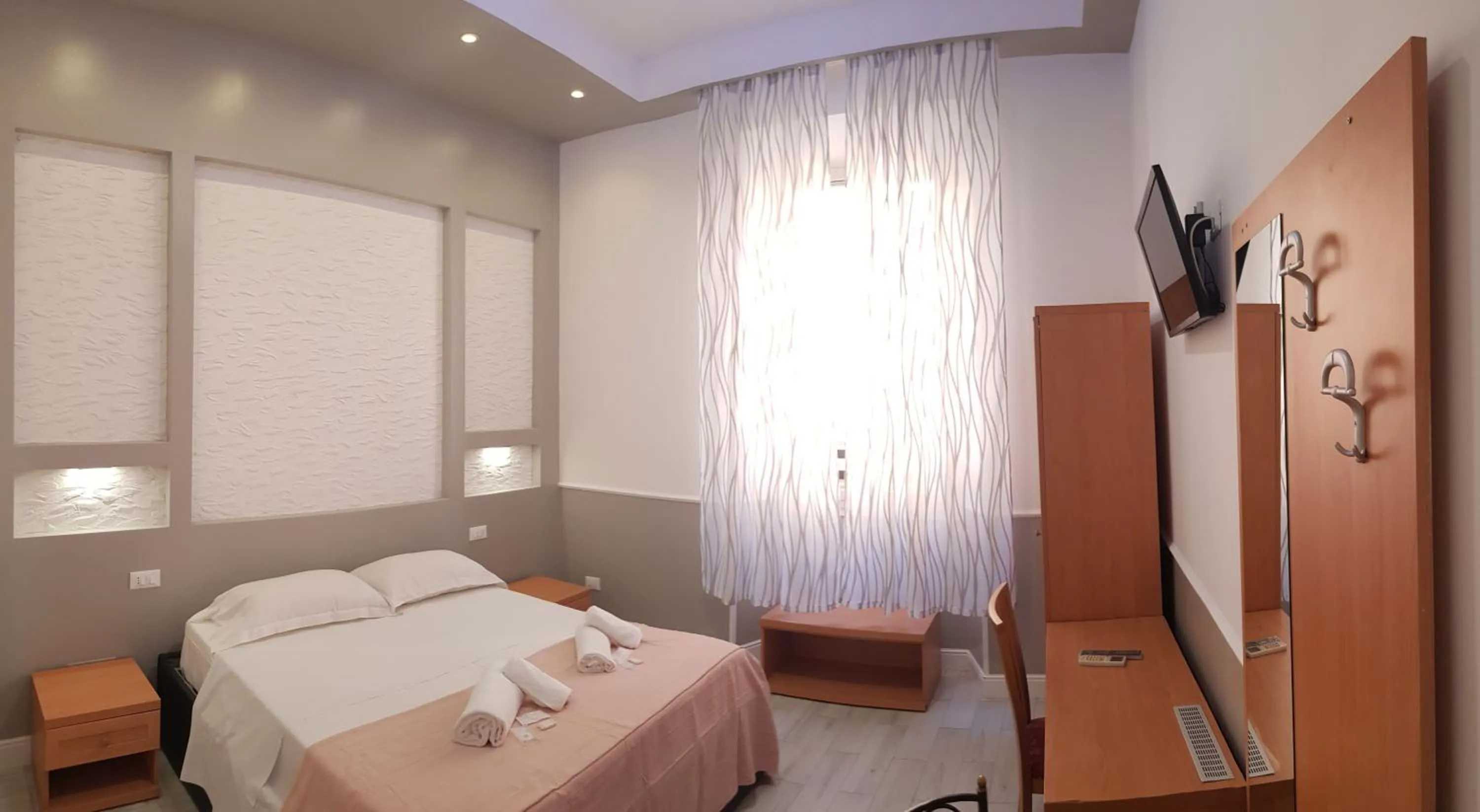 Bedroom, Bed in Legends