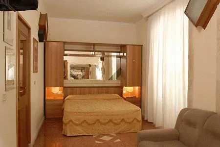 Photo of the whole room, Bed in Hotel Argentina & SPA