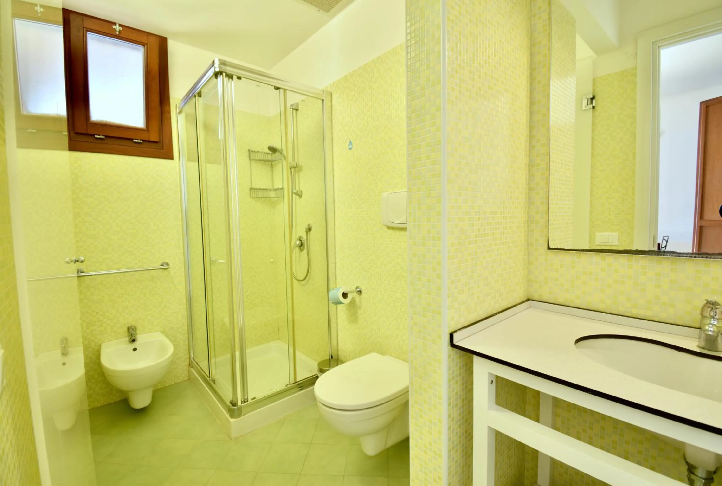 Shower in Kuddie Rosse Eco-Friendly Residence