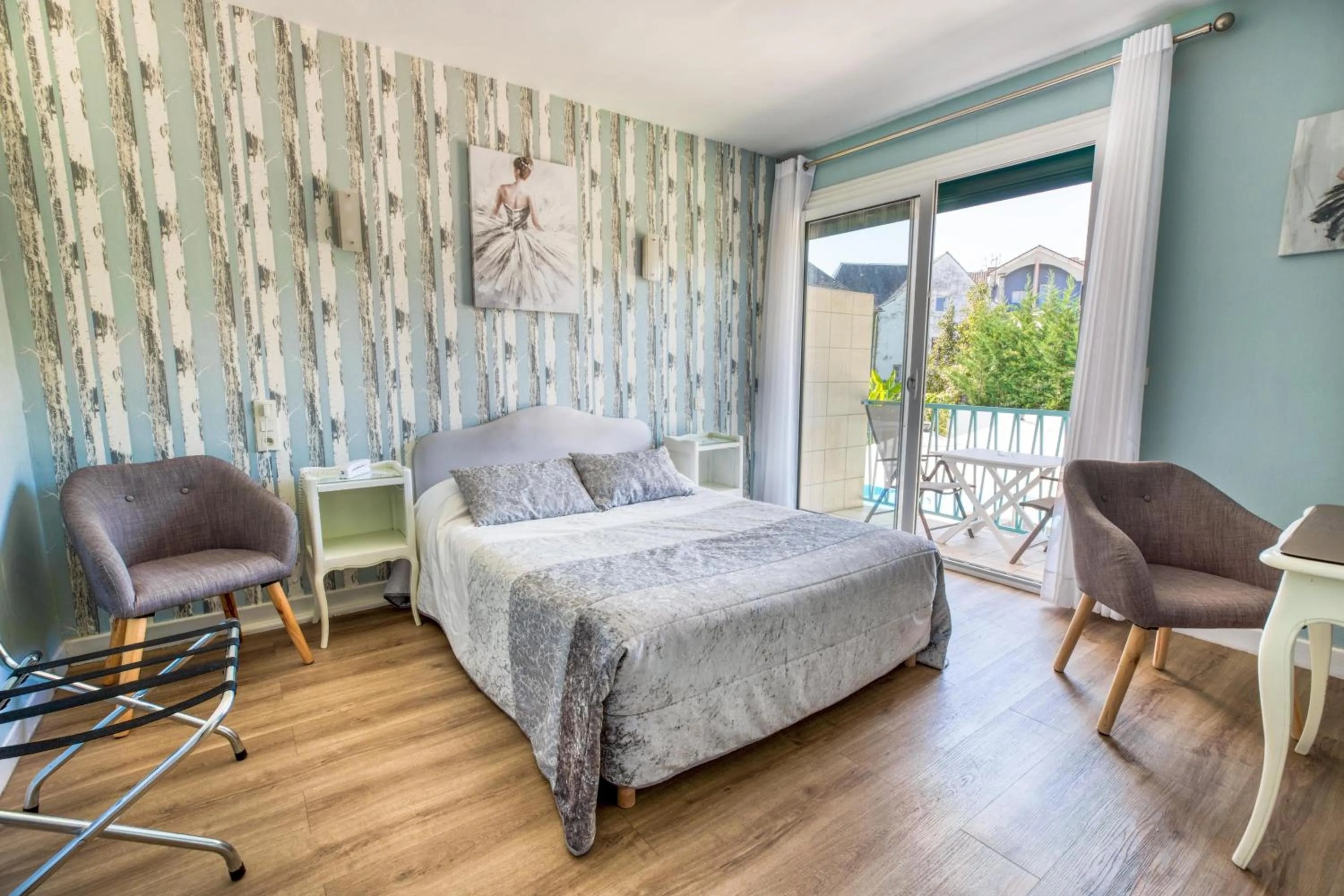 Patio, Bed in Le Quercy