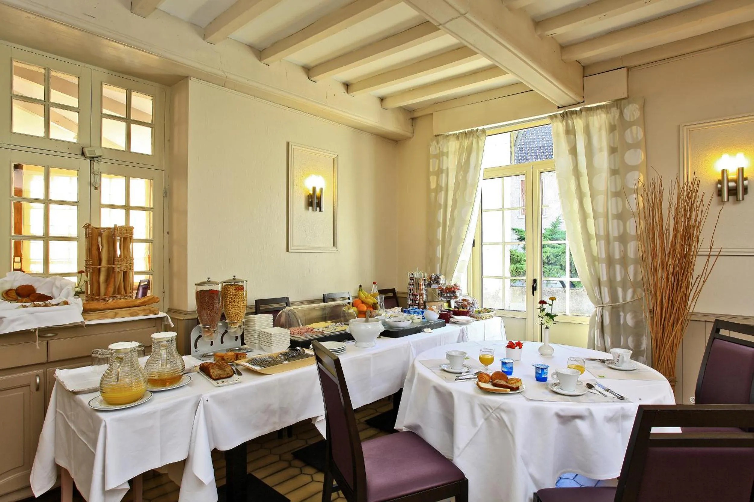 Dining area in Le Quercy