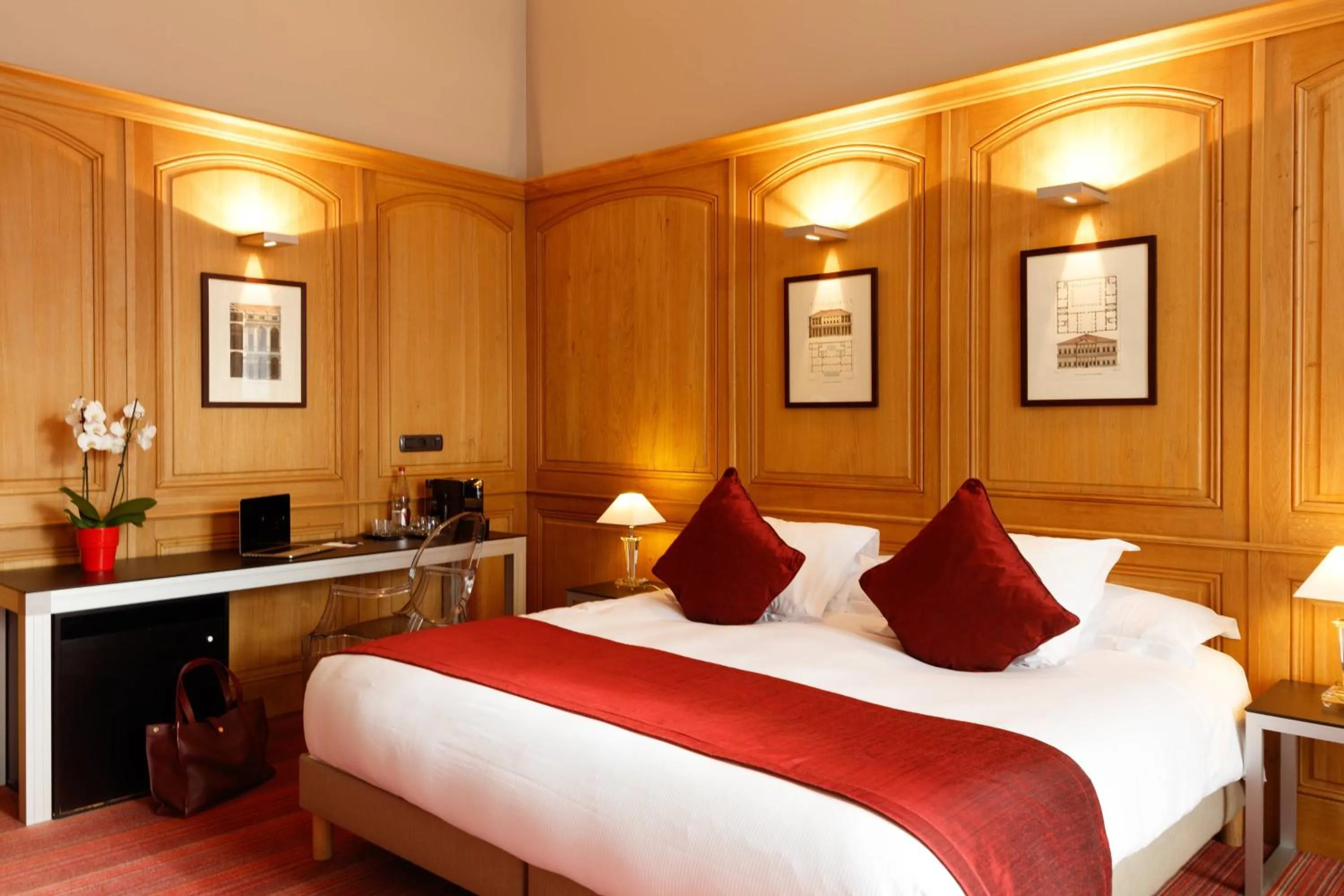 Bedroom, Bed in Hôtel de Bourgtheroulde, Autograph Collection