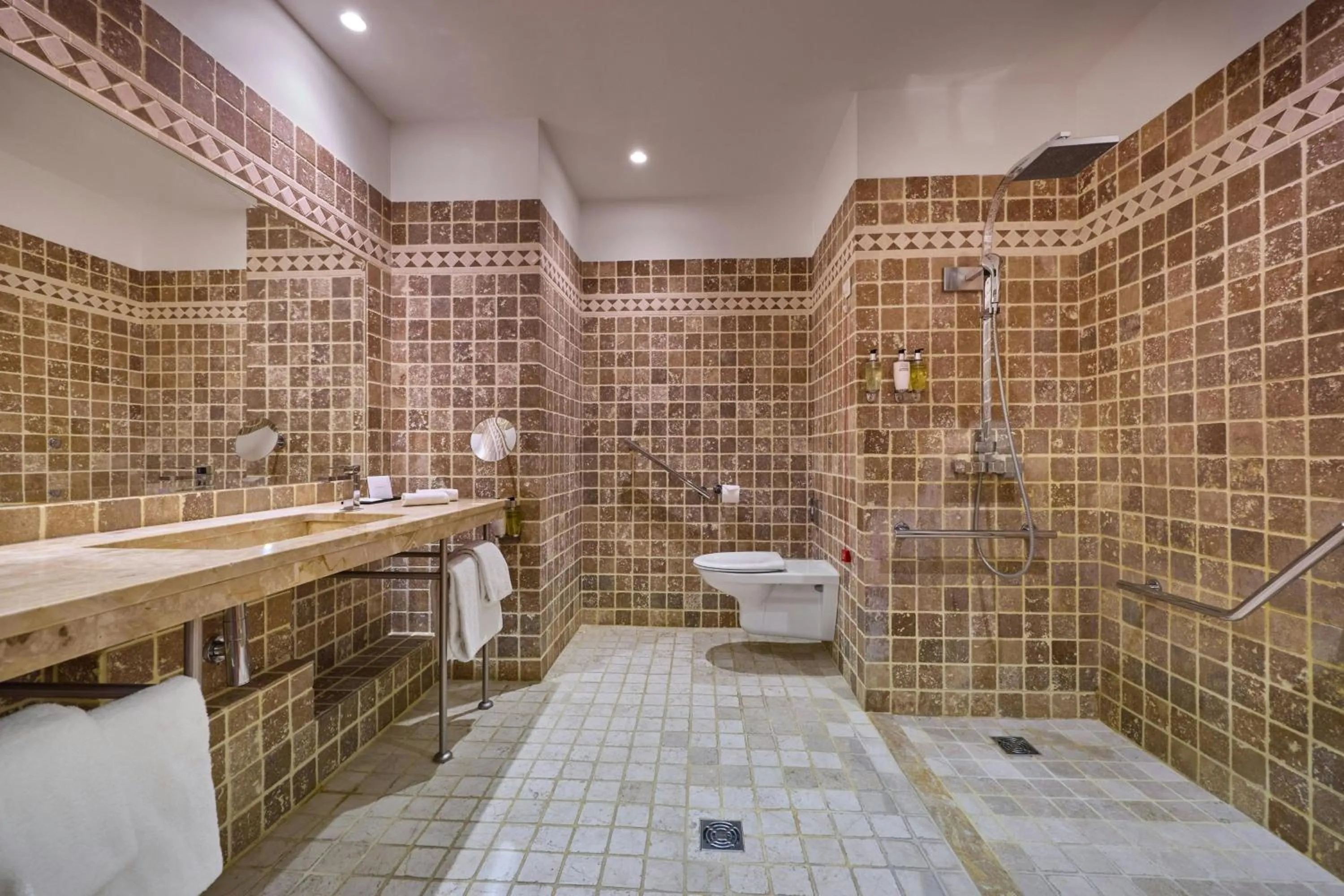 Photo of the whole room in Hôtel de Bourgtheroulde, Autograph Collection