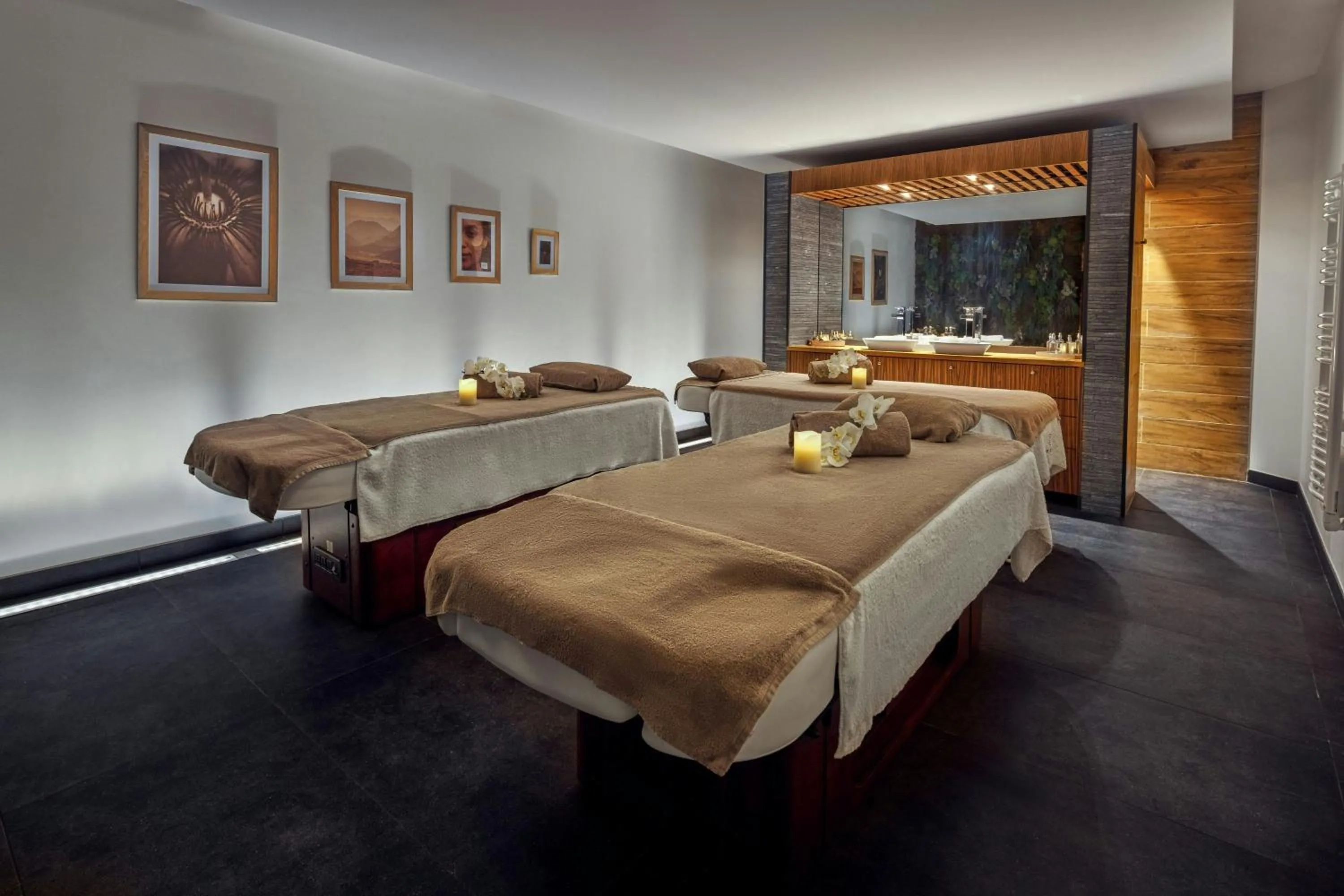 Spa and wellness centre/facilities, Bed in Hôtel de Bourgtheroulde, Autograph Collection