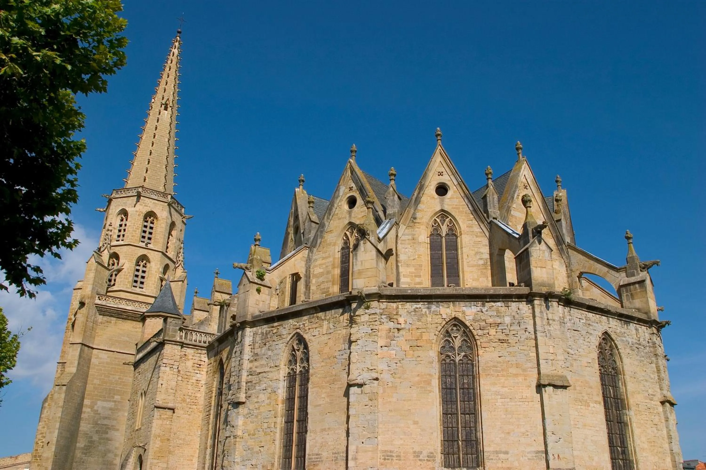 Nearby landmark in Hôtel Le Commerce