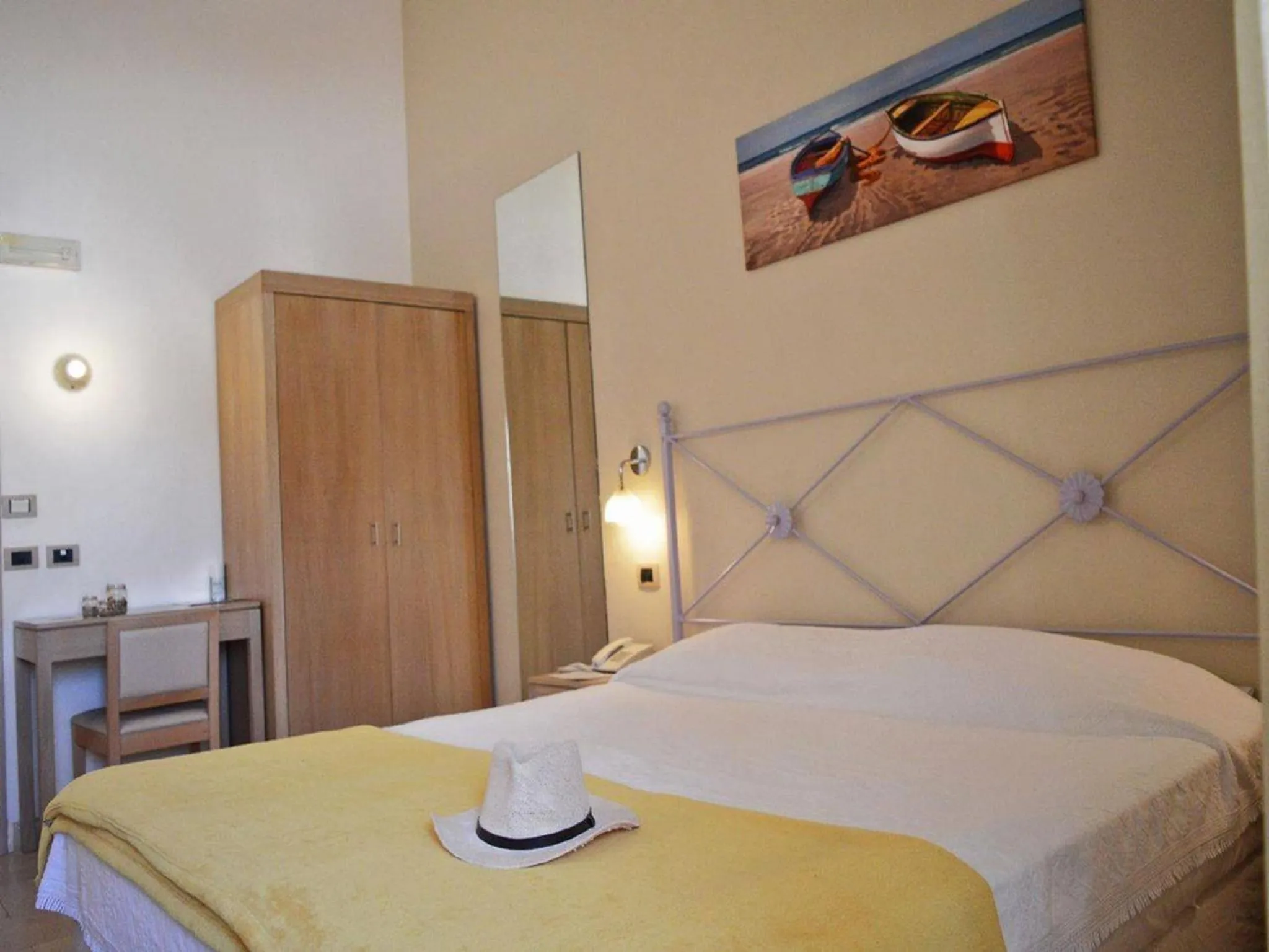 Bed in Hotel Mar & Sol