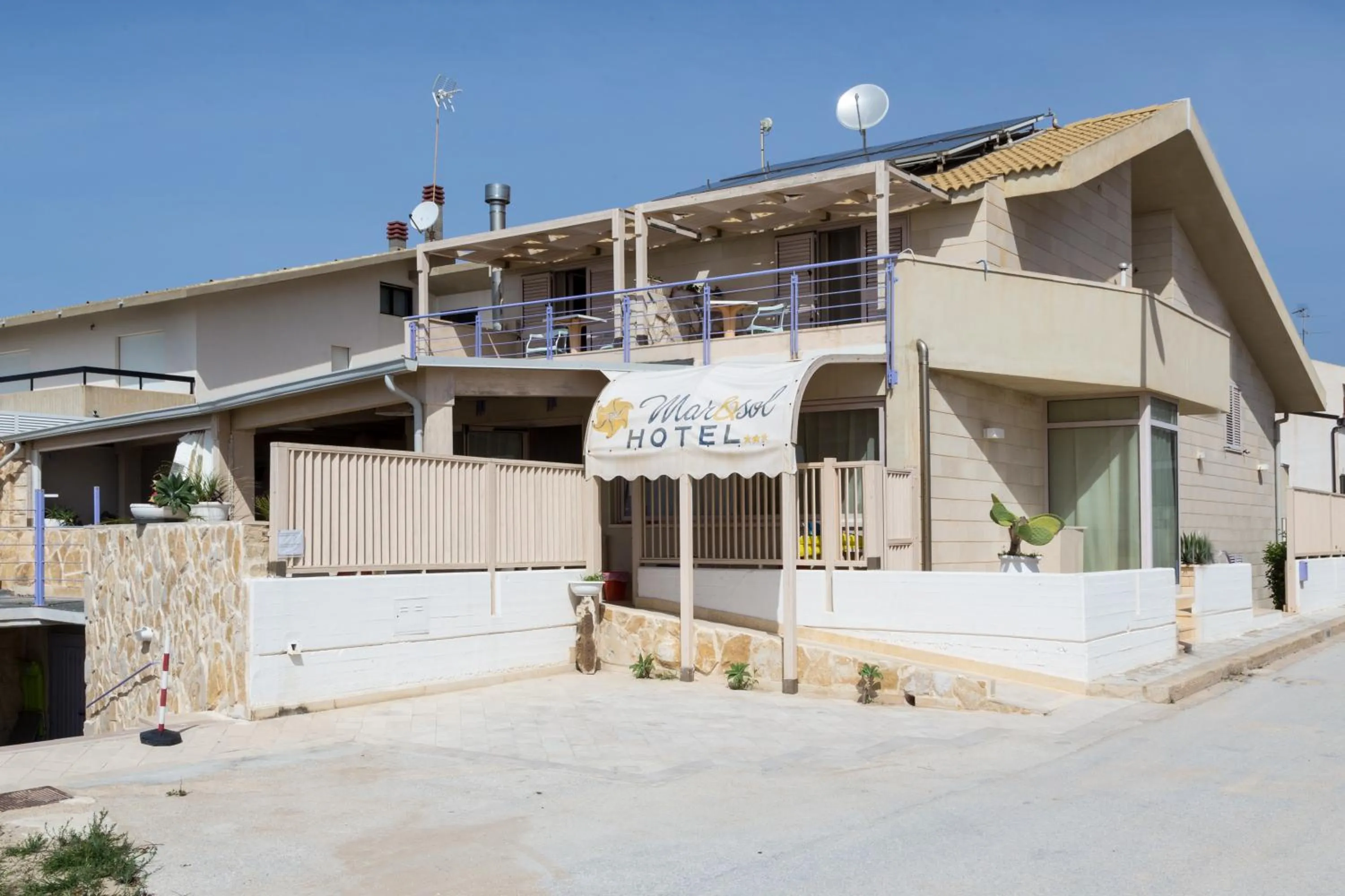 Property building in Hotel Mar & Sol