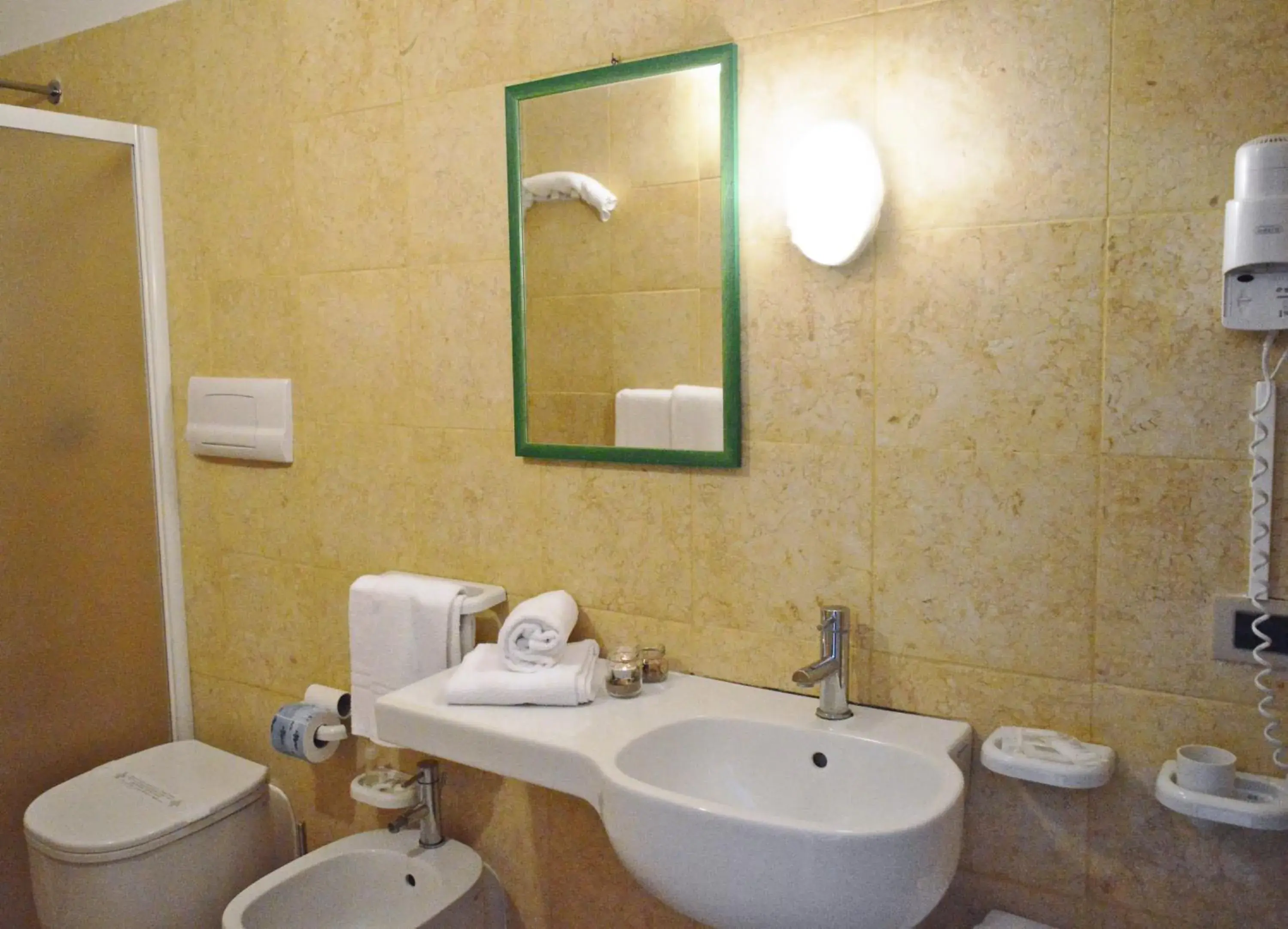 Quadruple Room in Hotel Mar & Sol Quadruple Room in Hotel Mar & Sol