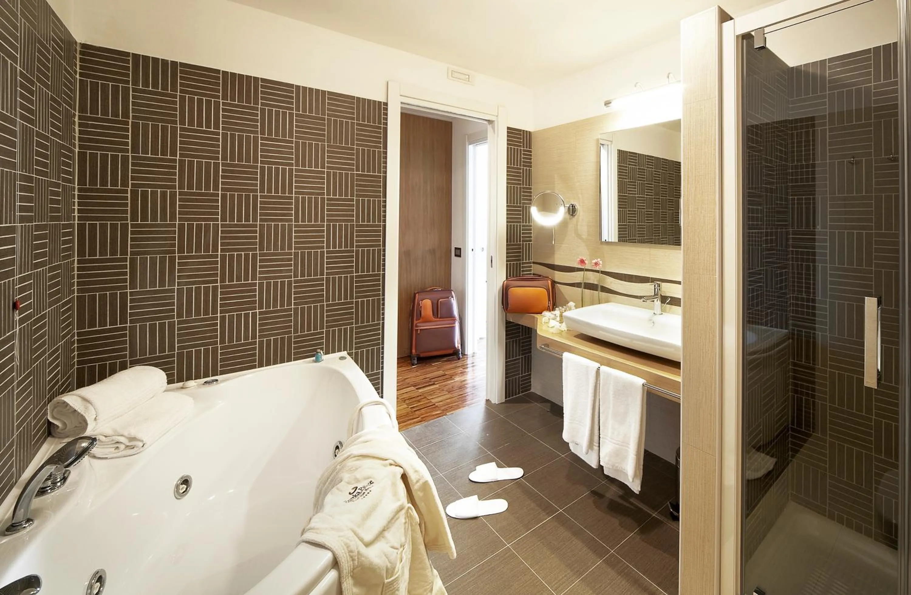 Bathroom, Bed in Eureka Palace Hotel Spa Resort