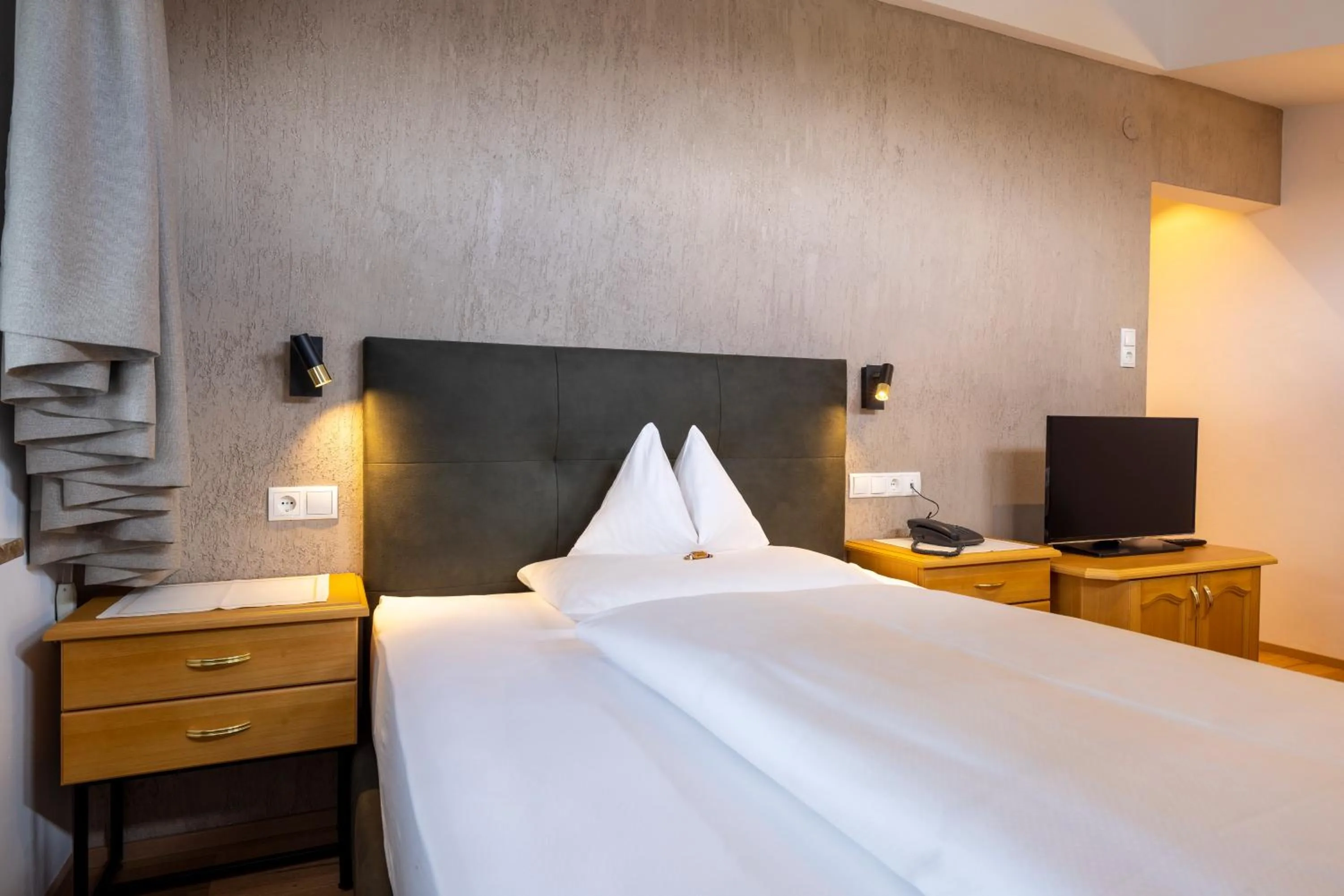 Photo of the whole room, Bed in Parkhotel Seefeld