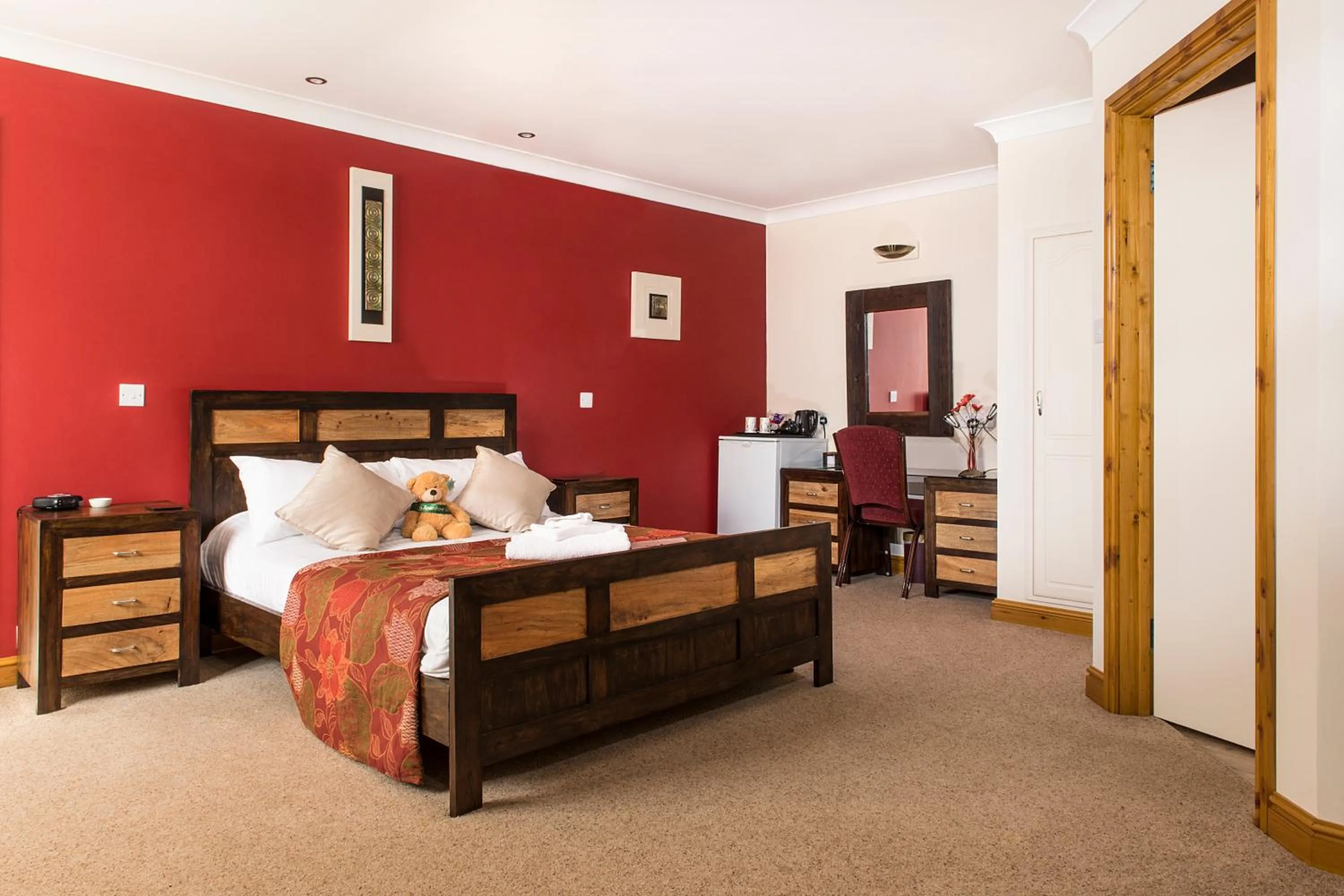 Photo of the whole room, Bed in Spanhoe Lodge