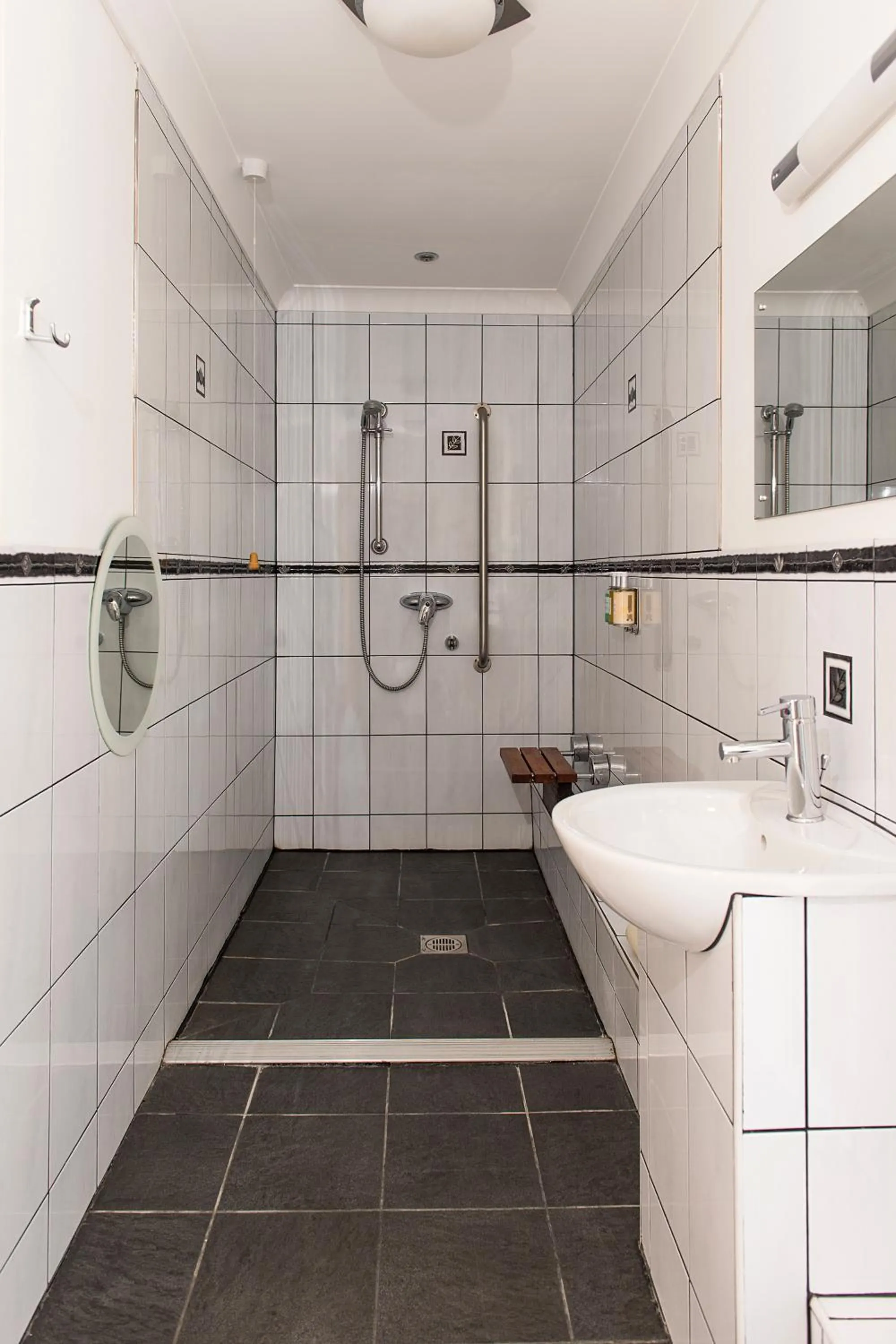 Shower in Spanhoe Lodge